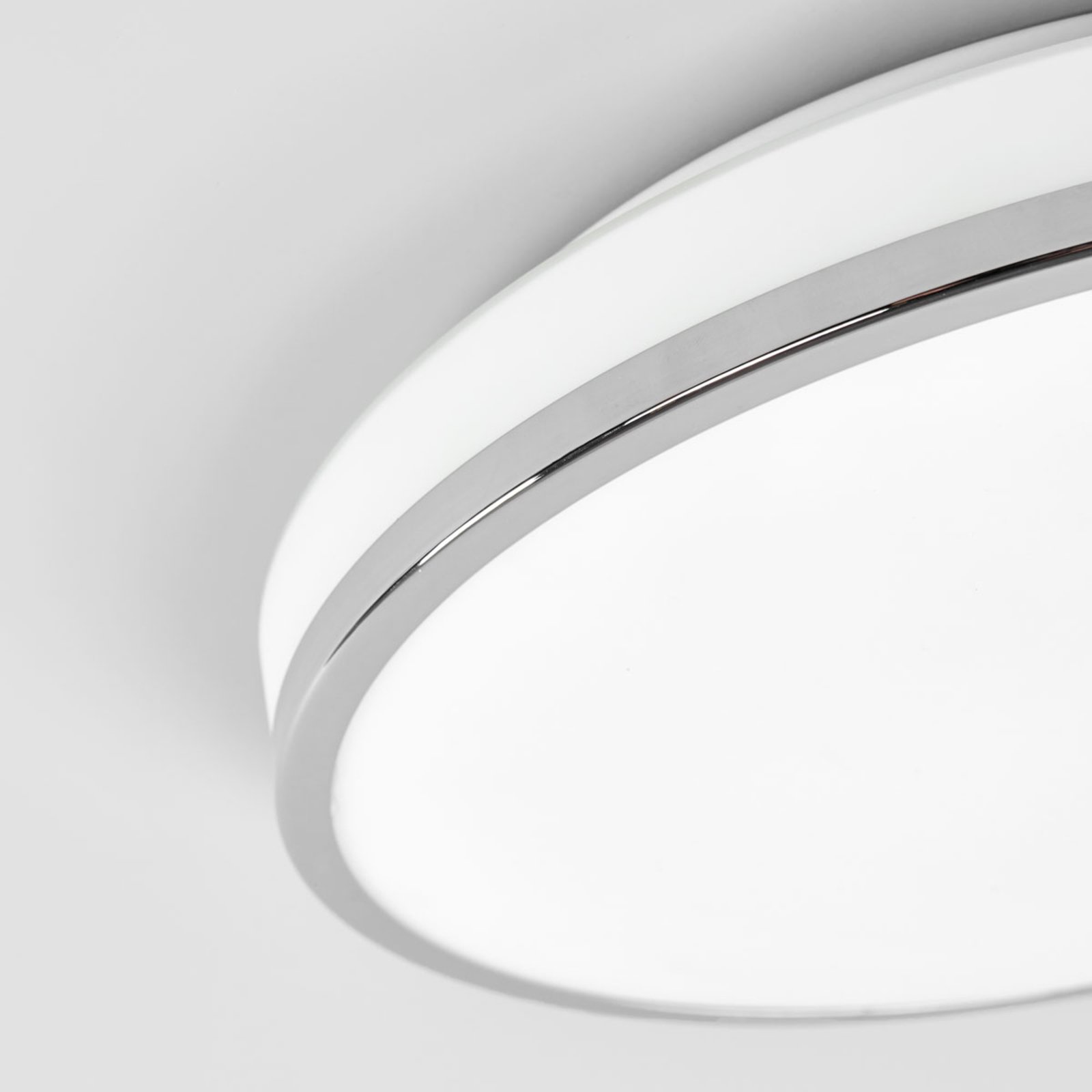 Lyss Round LED Ceiling Lamp IP44 Ø34 Chrome - Lindby