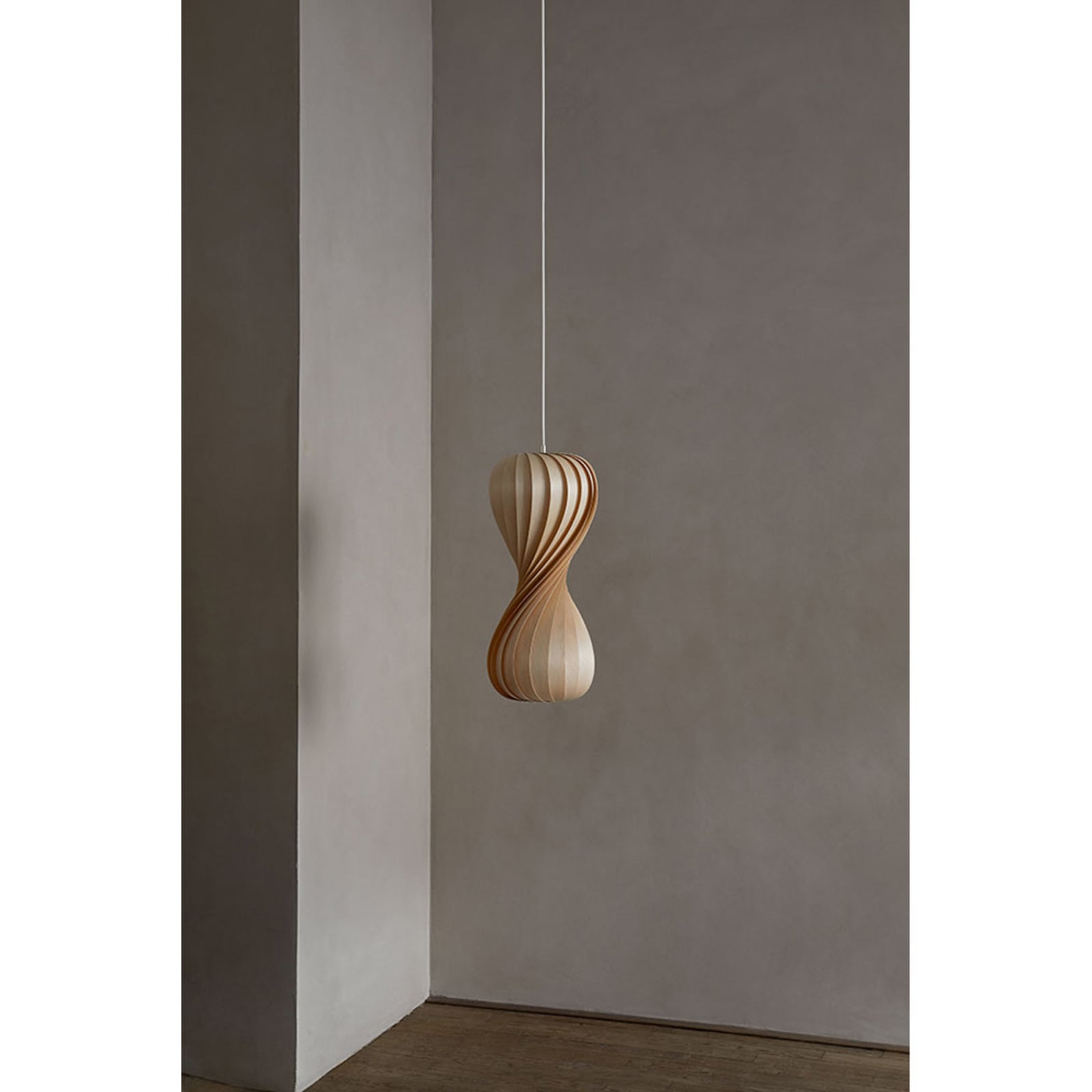 Lampada a sospensione Tom Rossau TR7, legno di betulla, altezza 55 cm, E27
