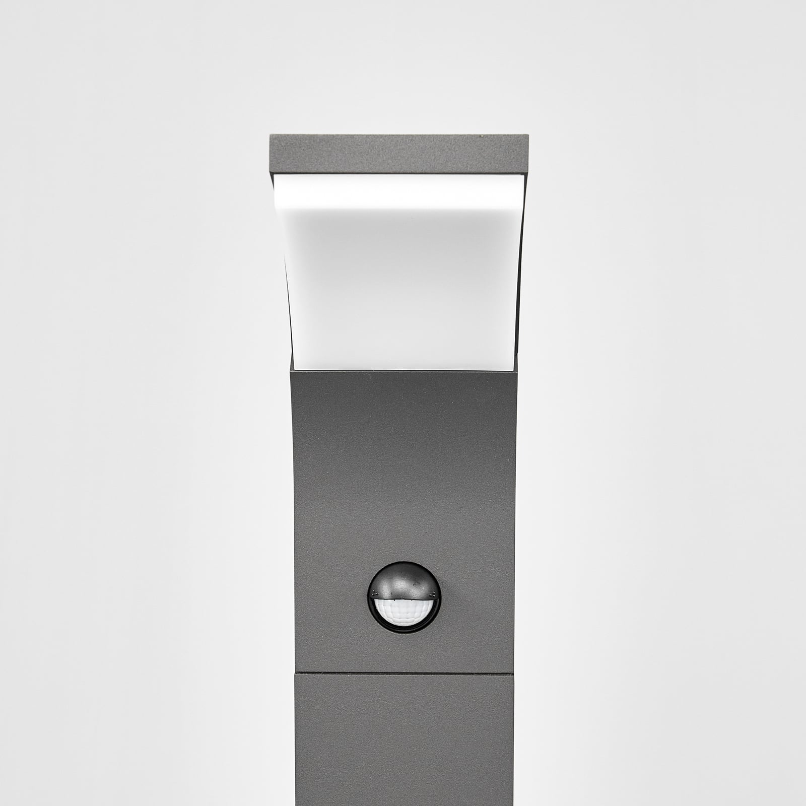 Lucande LED-Wegelampe Timm, Sensor, 60 cm, anthrazit, IP54 Lucande LED-Wegelampe Timm, Sensor, 60 cm, anthrazit, IP54