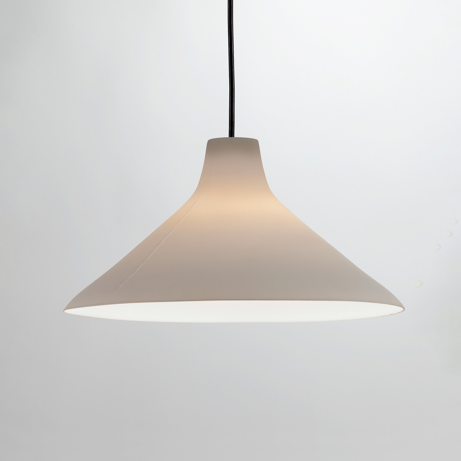 L BLACK-WHITE SEAM pendant light, porcelain, E27 - Serax