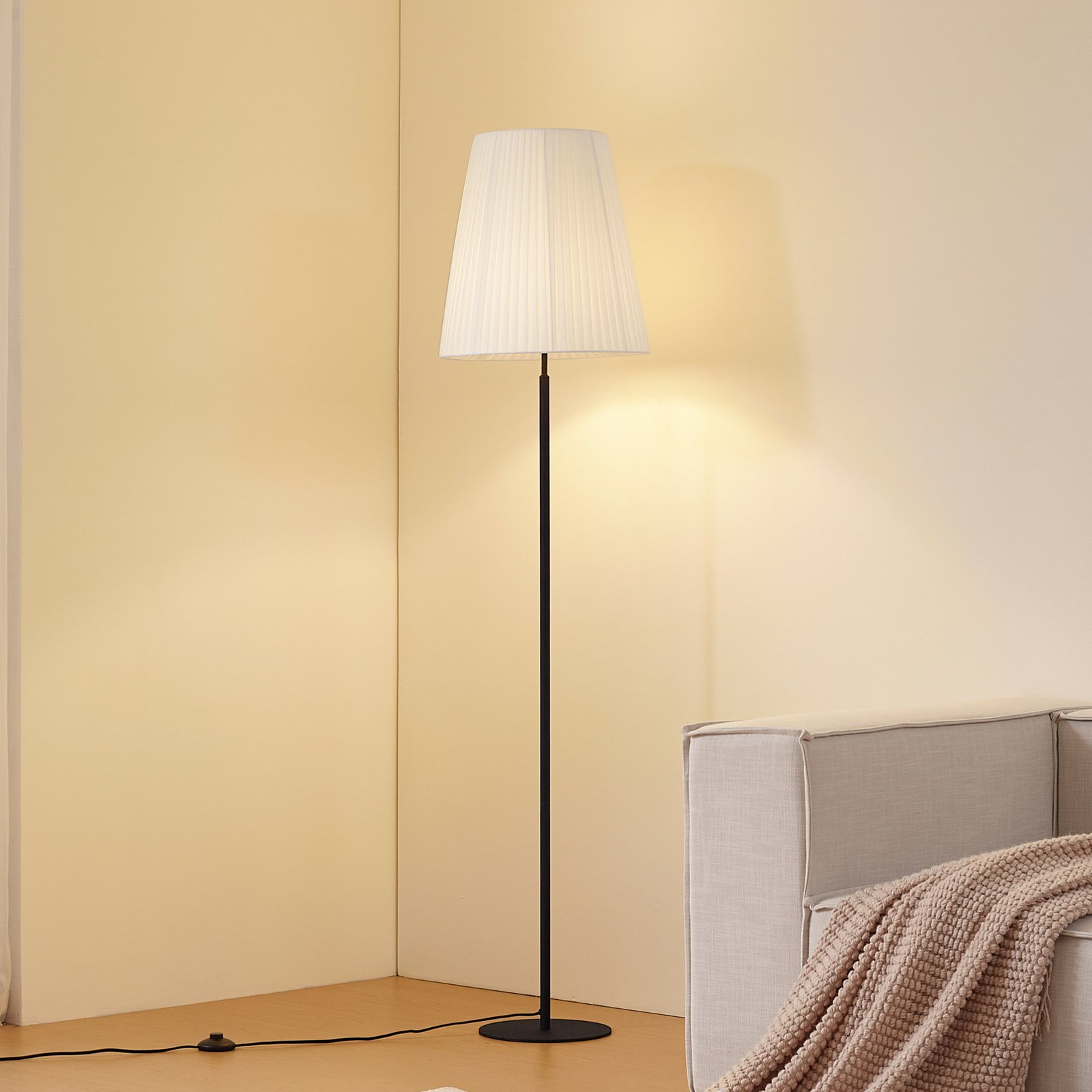 Lindby Virelle floor lamp, black/white, textile, height 170 cm