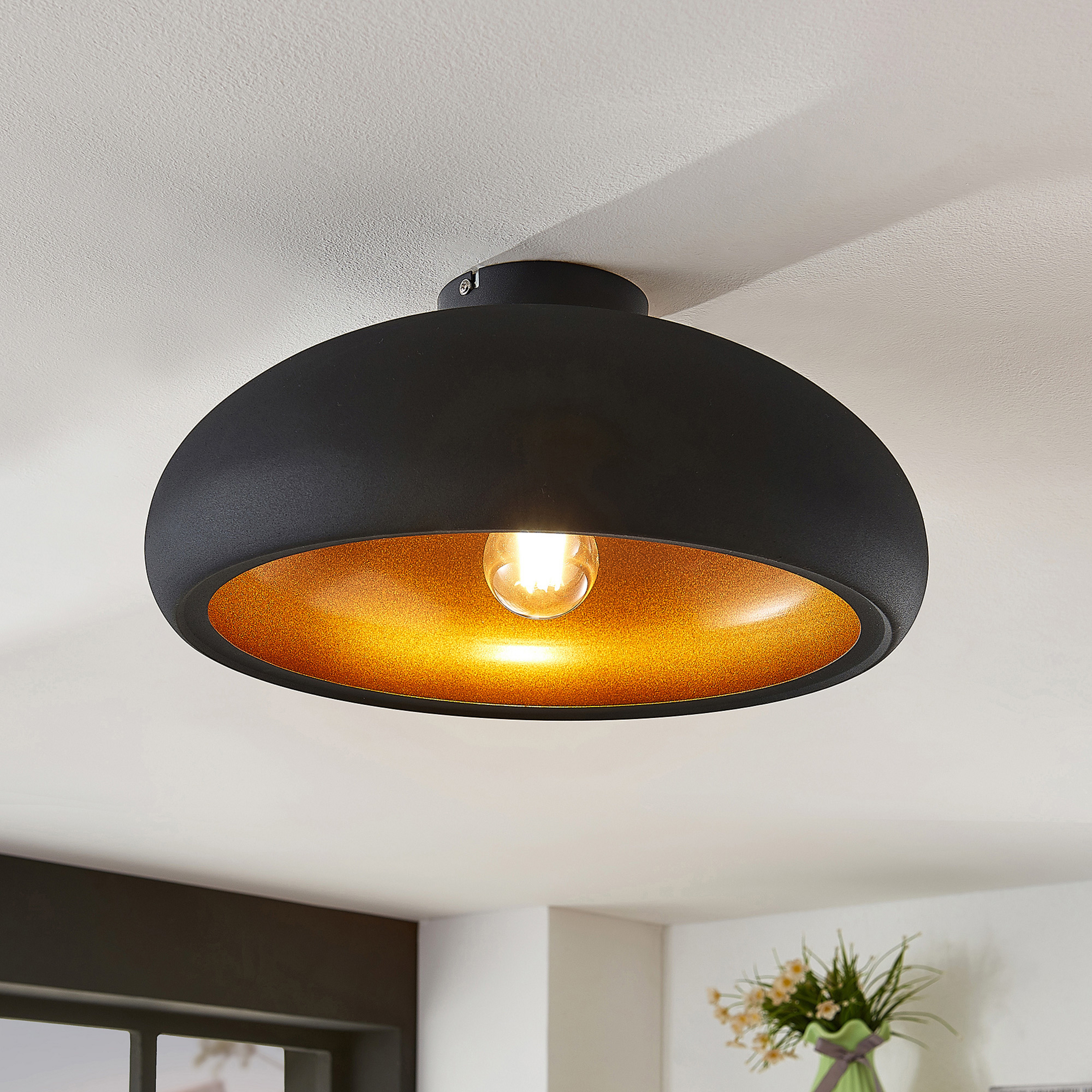 Lindby Deckenlampe Gerwina, schwarz/gold, Metall, 40 cm, E27