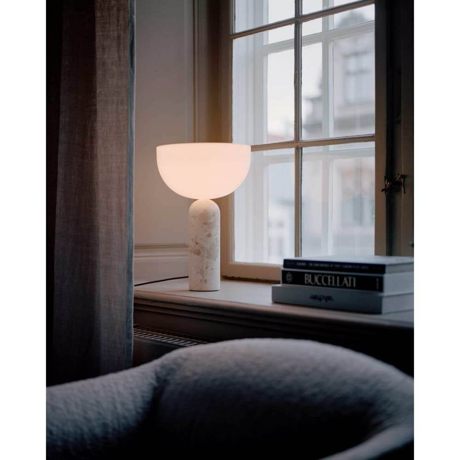 NEW WORKS bordslampa Kizu Large, beige, marmor, E27