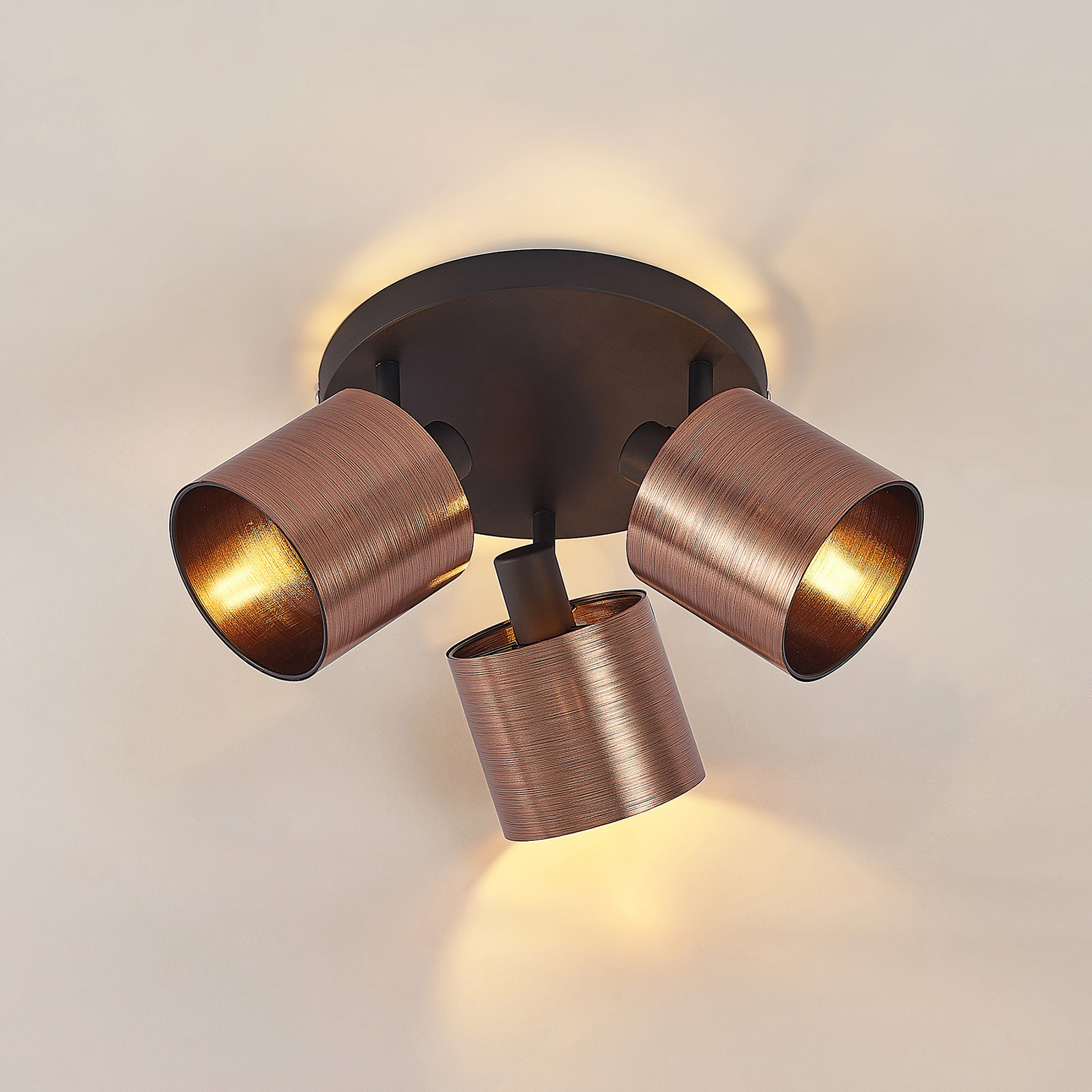 Stropna svjetiljka Lindby Joudy, 3 žarulje, tamna bronca