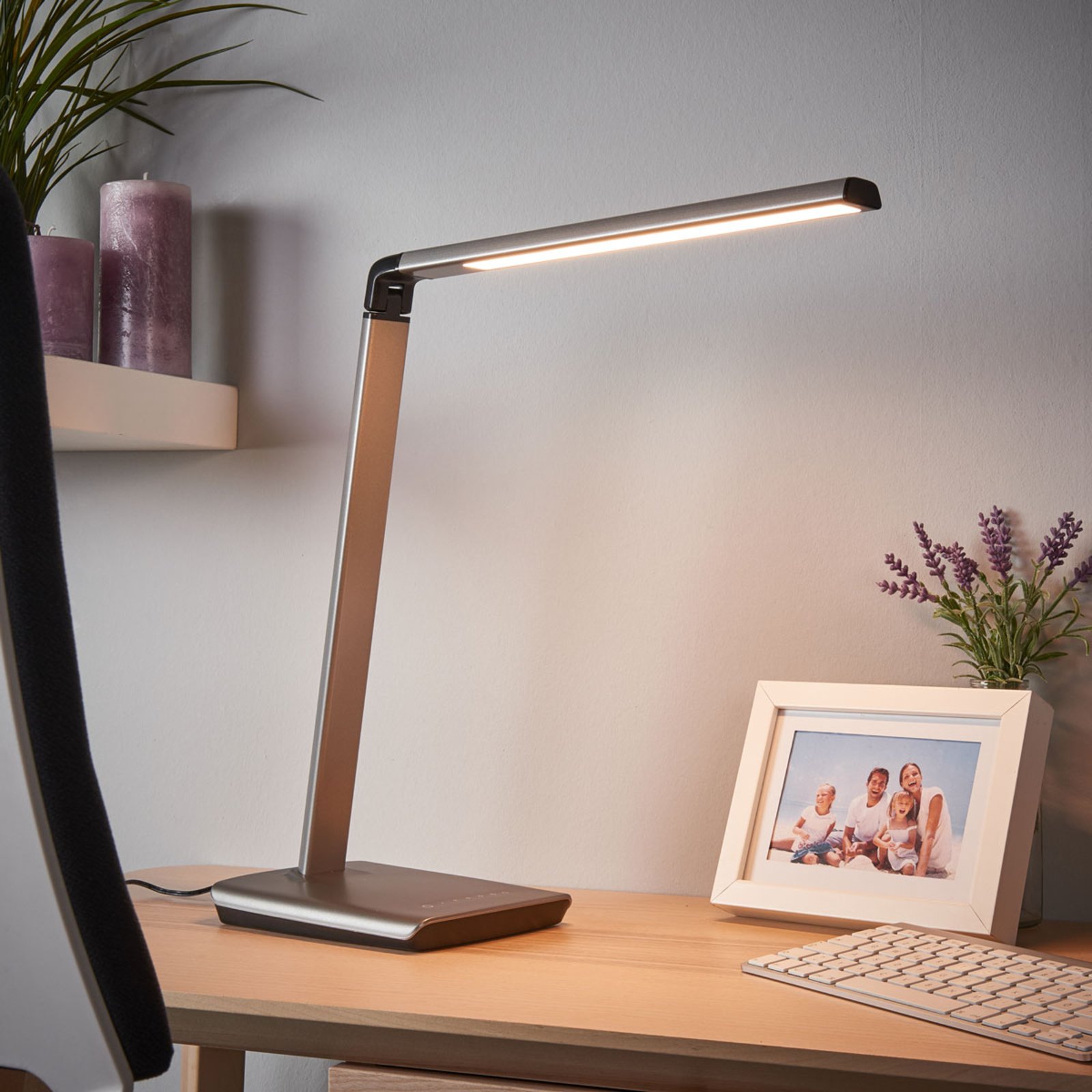 Metallic grå LED bordlampe Kuno med lysdæmper, USB