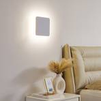 Lucande LED stenska svetilka Elrik, bela, višina 22 cm, kovina