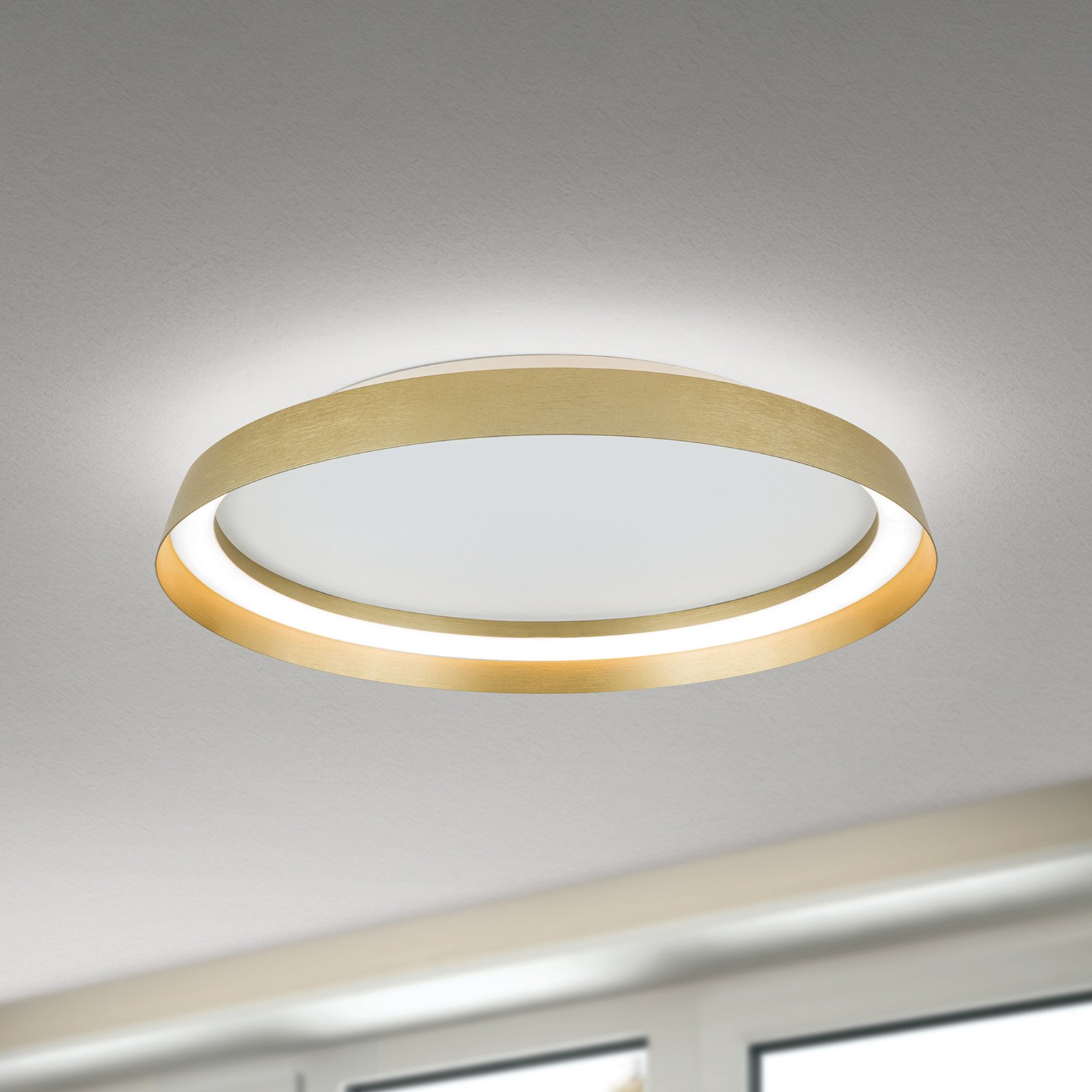 LED griestu lampa Manta, Ø 45 cm, zelta krāsā, alumīnija, uz augšu/uz leju