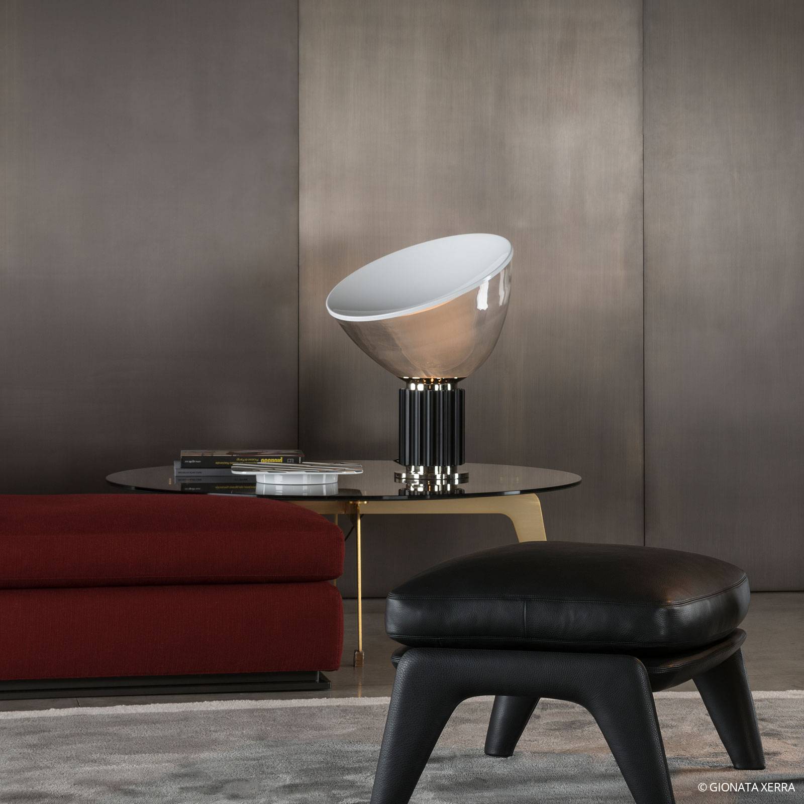 FLOS Taccia lampa stołowa, czarna