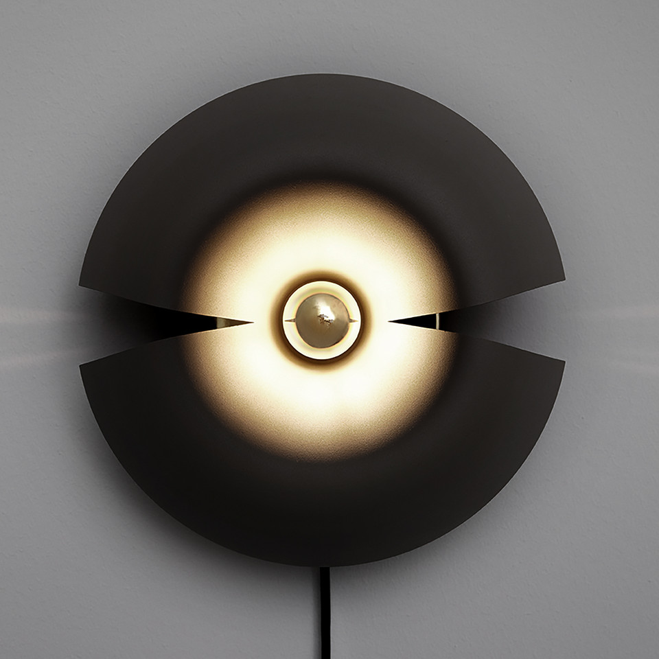 AYTM Cycnus vägglampa Ø30, svart från AYTM