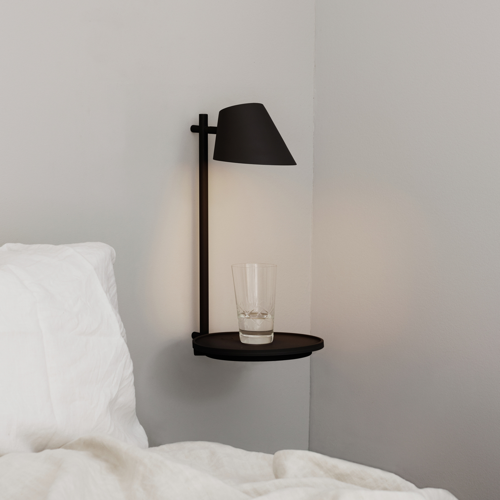 Stay LED wall light with a shelf, black