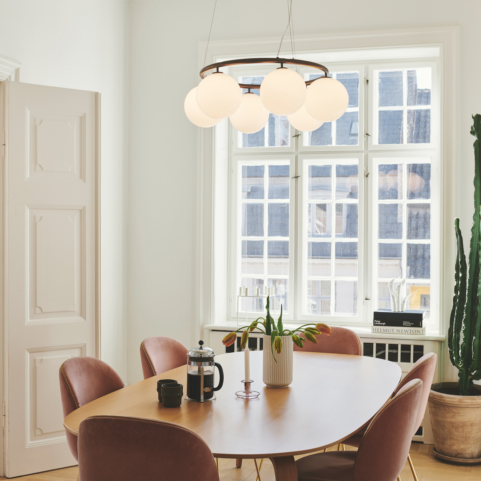 Miira 6 Circular lysekrone, Ø 80 cm, bronse/opal - Nuura Miira 6 Circular lysekrone, Ø 80 cm, bronse/opal - Nuura
