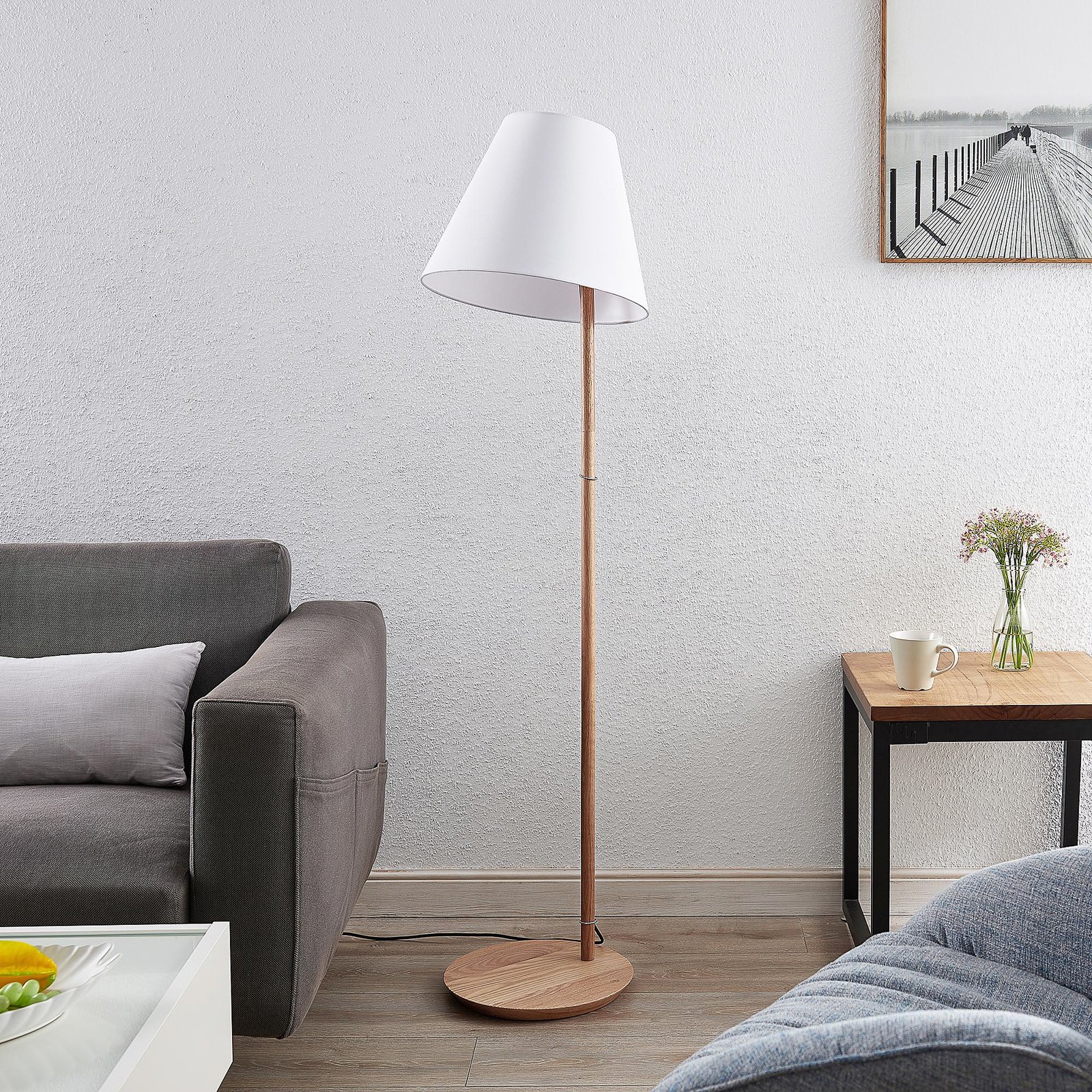 Jinda Floor Lamp White/Wood - Lucande