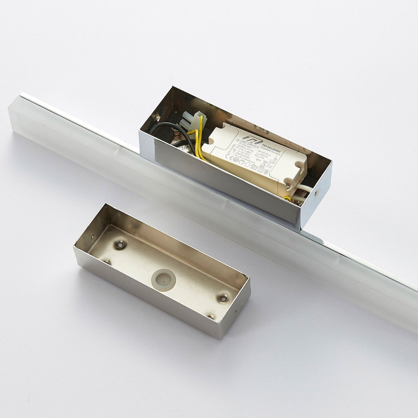 Julie 46 Aplique de Pared IP44 White/Chrome - Lucande