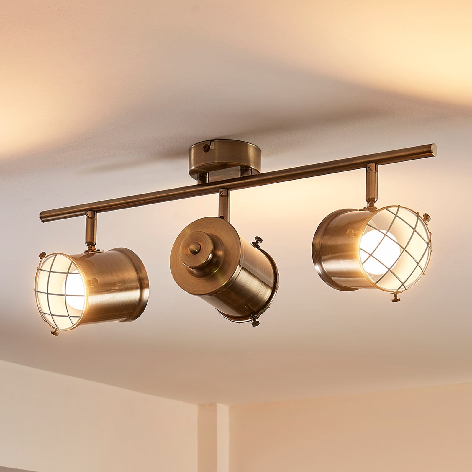 3-bulb Easydim ceiling lamp Ebbi with LEDs
