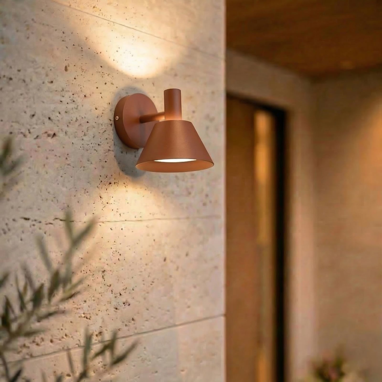 Lucande LED-Außenwandleuchte Tabena, braun, IP44, CCT