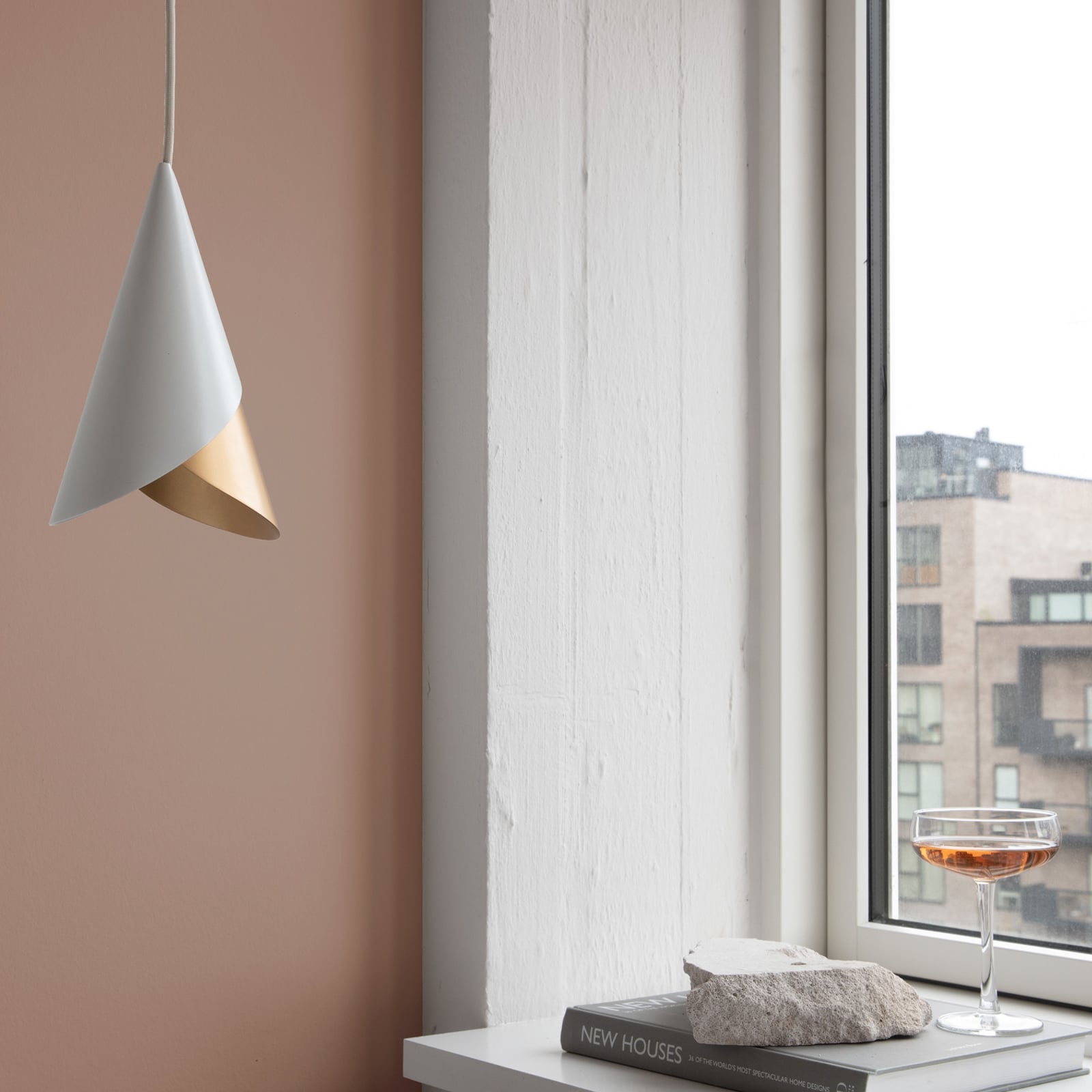 UMAGE Cornet hanging light white/brass, for Living / Dining Room, aluminium, E27, 15 W, energy efficiency: A++, H: 23.8 cm