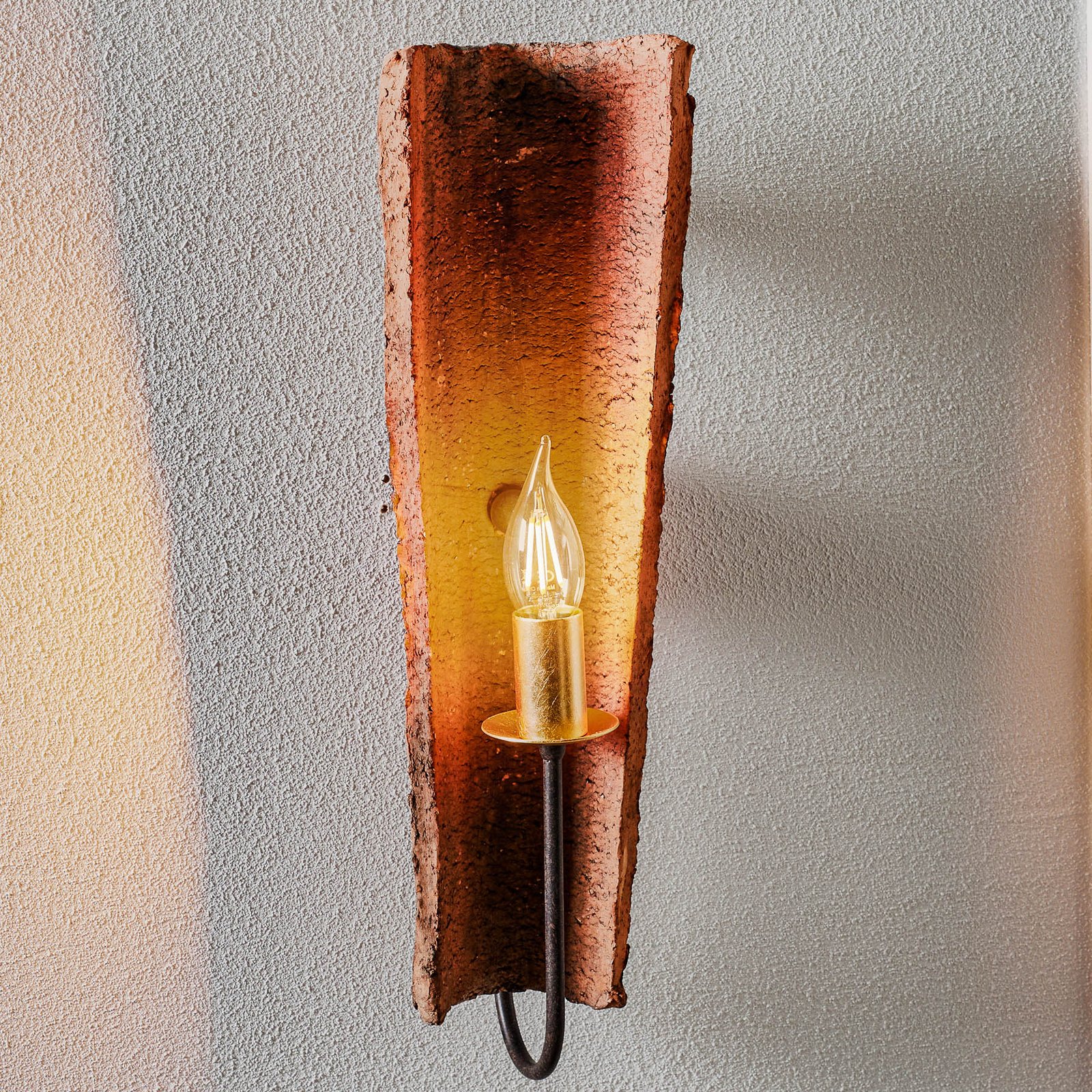 COUNTRY wall light with roof shingle