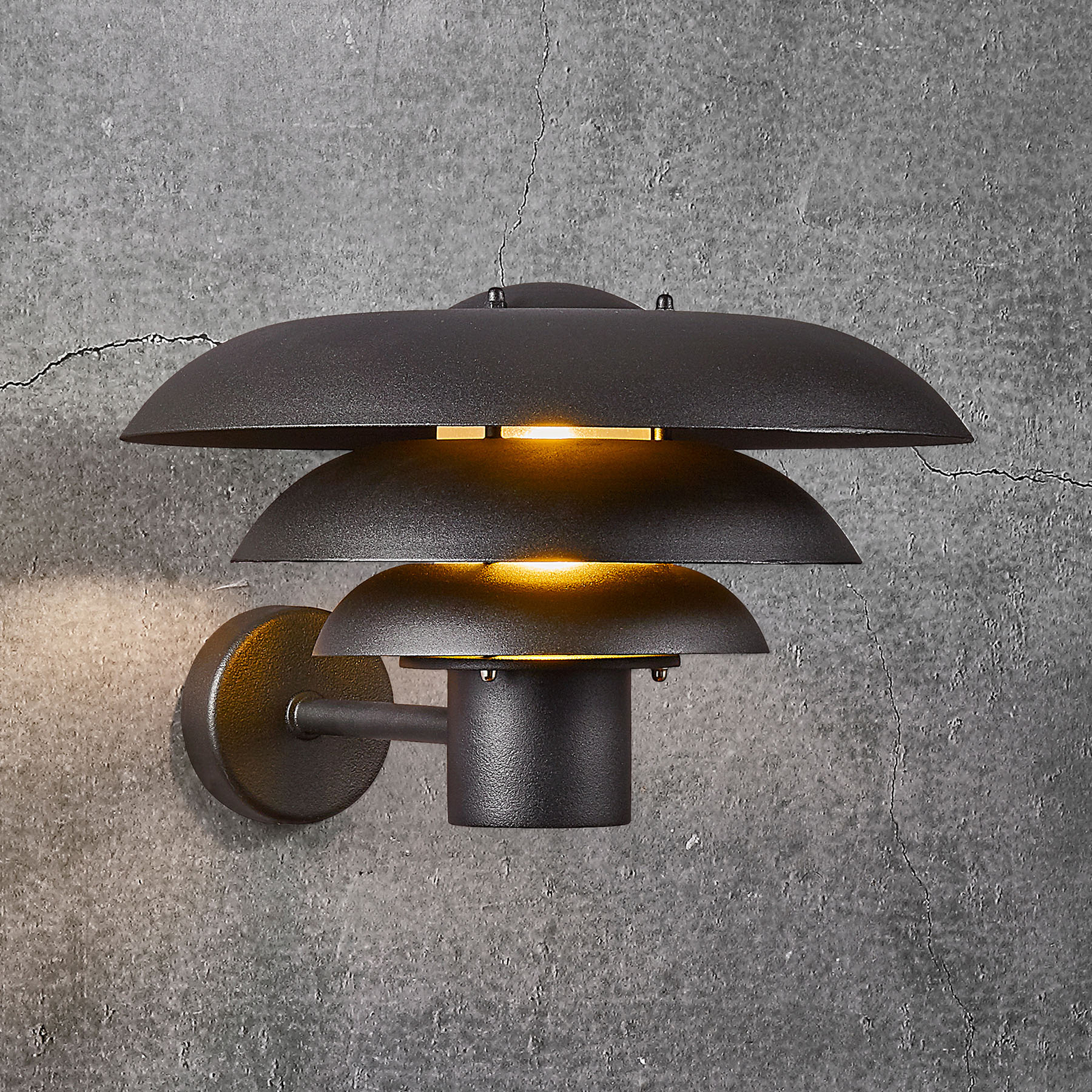 Udendørs væglampe Kurnos, sort, Ø 35 cm