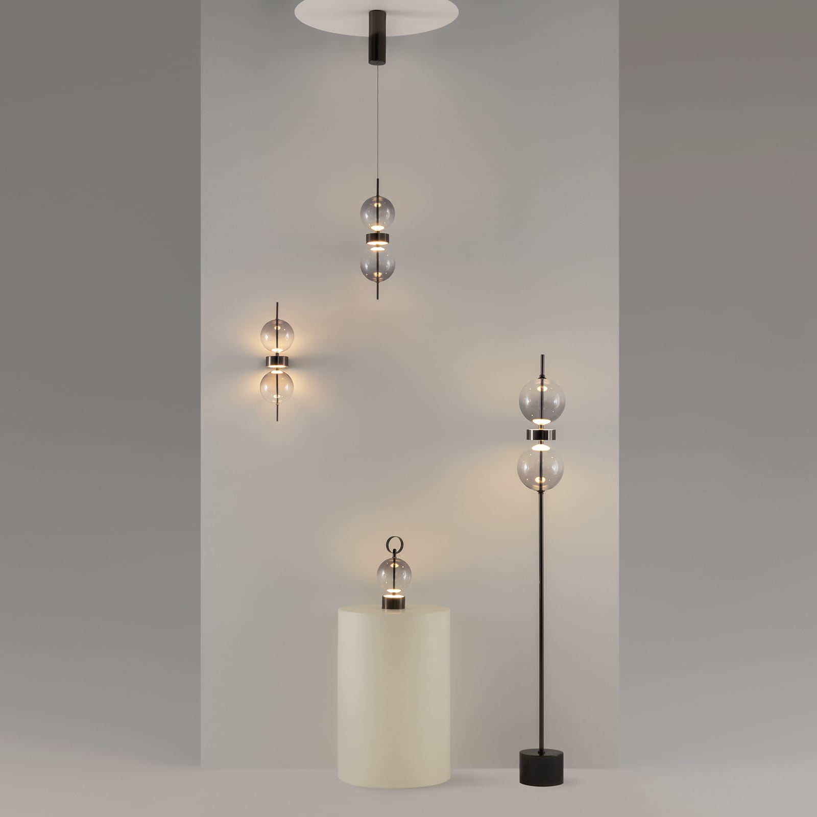 LED stojacia lampa DOUBLE MOON, čierna/dymovo sivá, výška 146 cm
