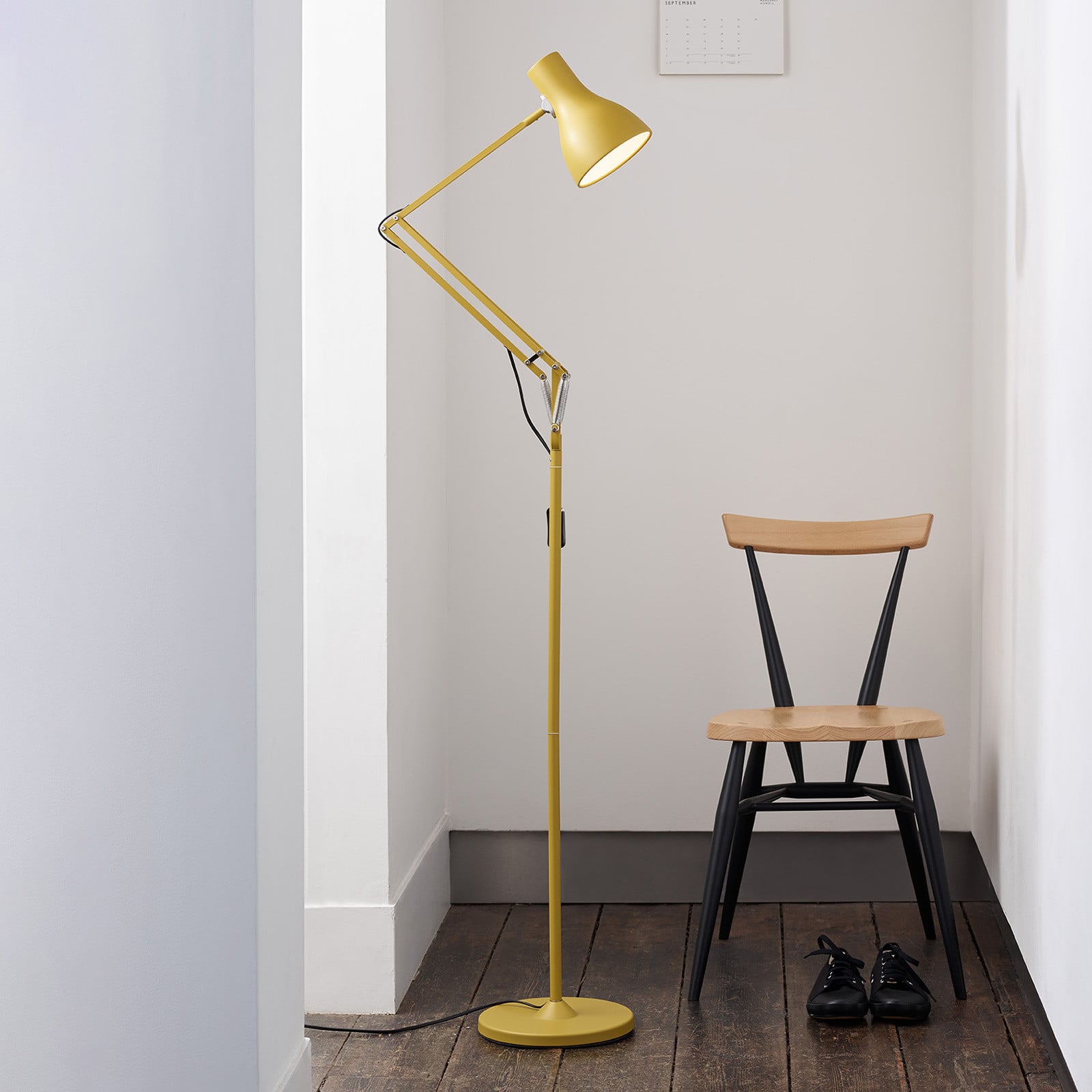 Type 75 Margaret Howell LED-gulvlampe, gul Anglepoise - Kontor / arbejdsværelse - Industriel - Metal - Med én lyskilde