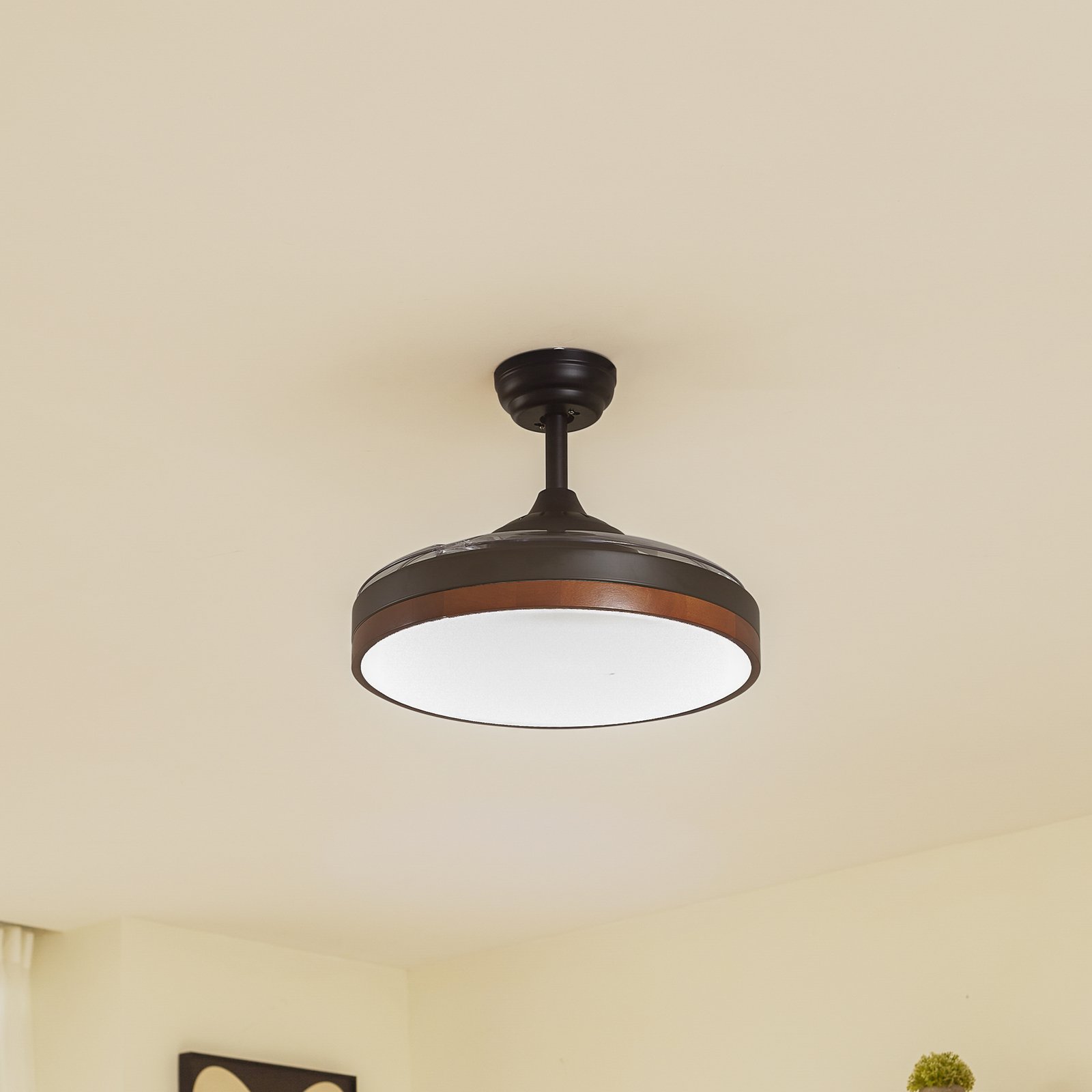 Lindy LED griestu ventilators Oras, melns, līdzstrāvas, kluss, 107 cm