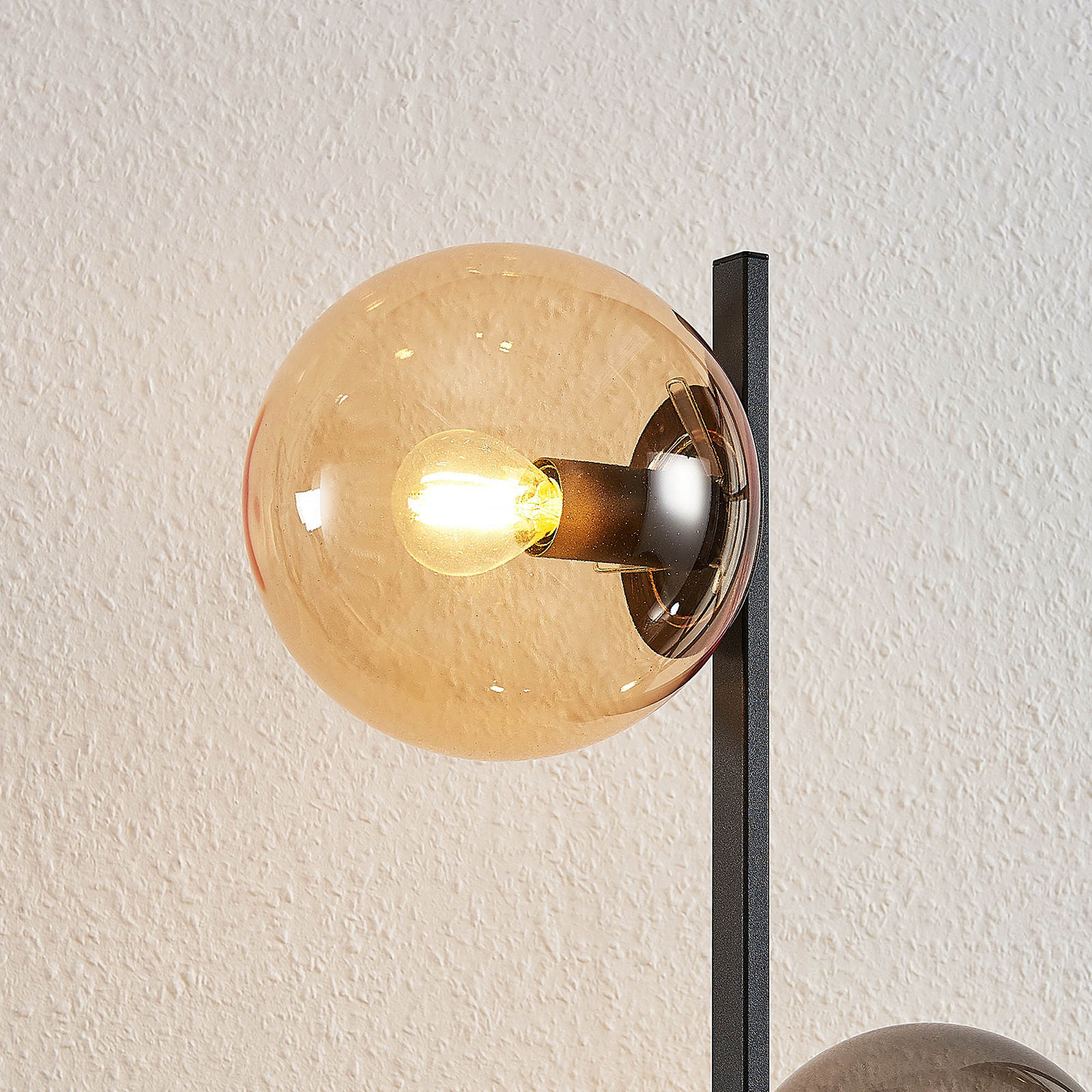 Lindby Avalyn Stehlampe, mehrfarbig, schwarz