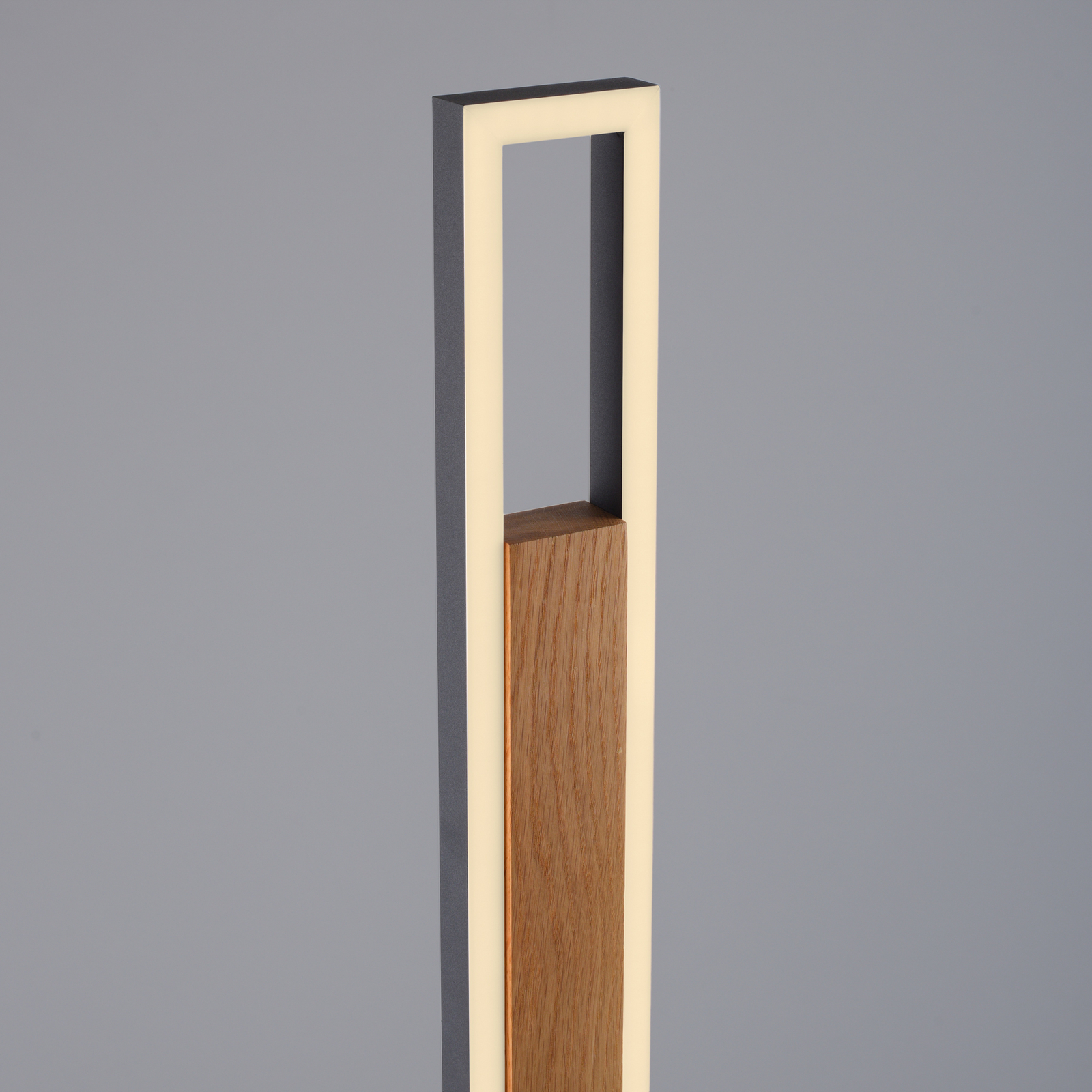 Sveja LED álló lámpa, fekete/fa színű, magasság 140 cm, CCT Sveja LED álló lámpa, fekete/fa színű, magasság 140 cm, CCT