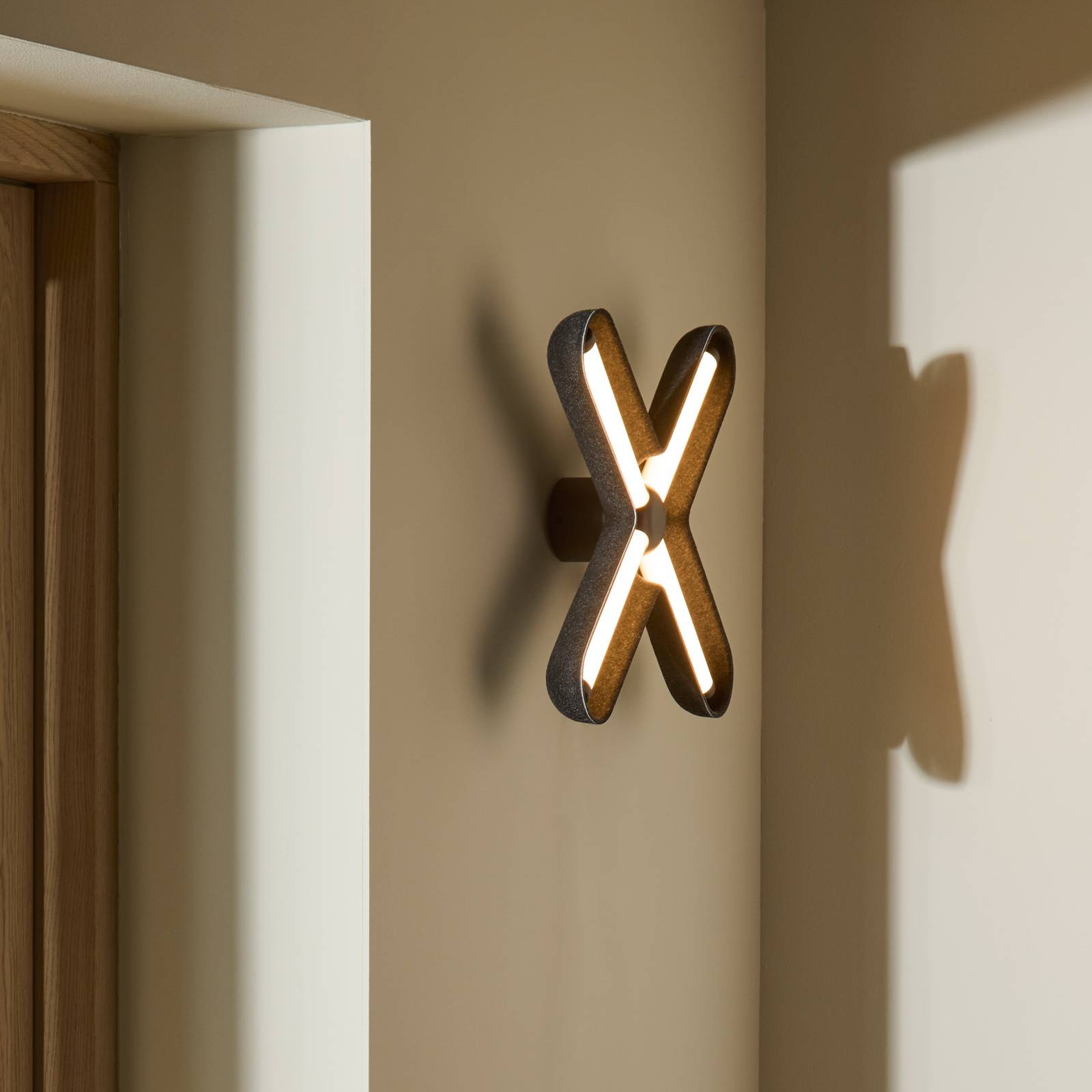 Kinkiet LED LOOM DESIGN „Fuzz”, czarny/czarny, 50 cm