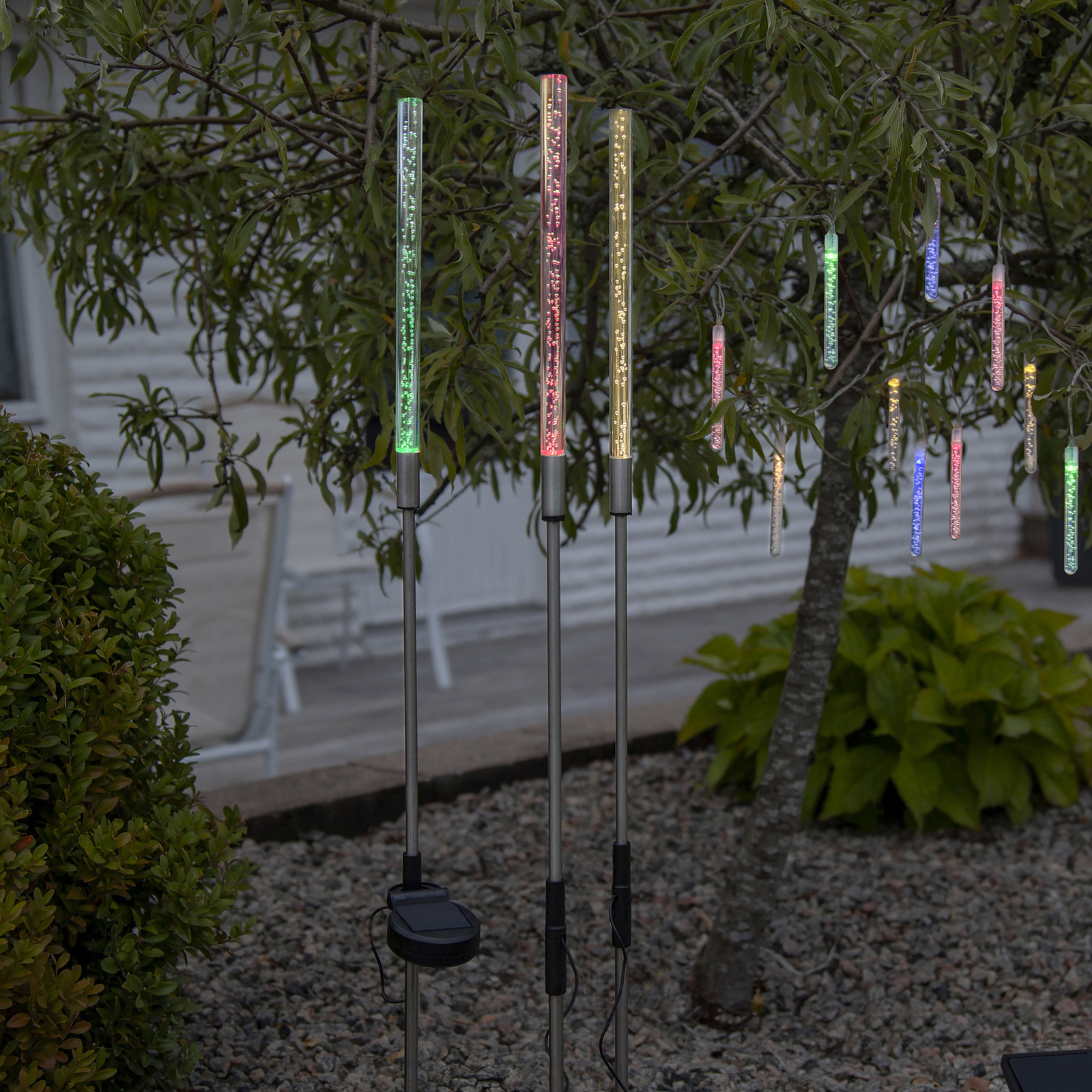 Bubbly LED solar light in a set of 3 multicoloured
