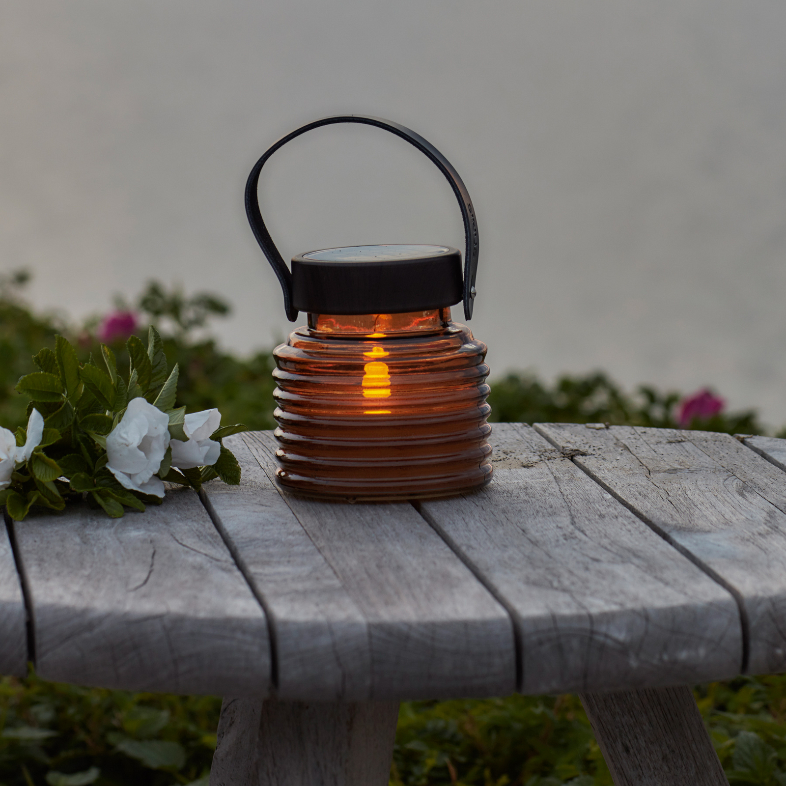 Solární lampa Aston Jar, výška 12 cm, jantarová/hnědá, IP44