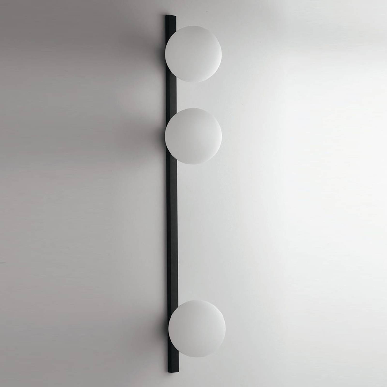 Wandlamp Enoire in zwart en wit, 3-lamps