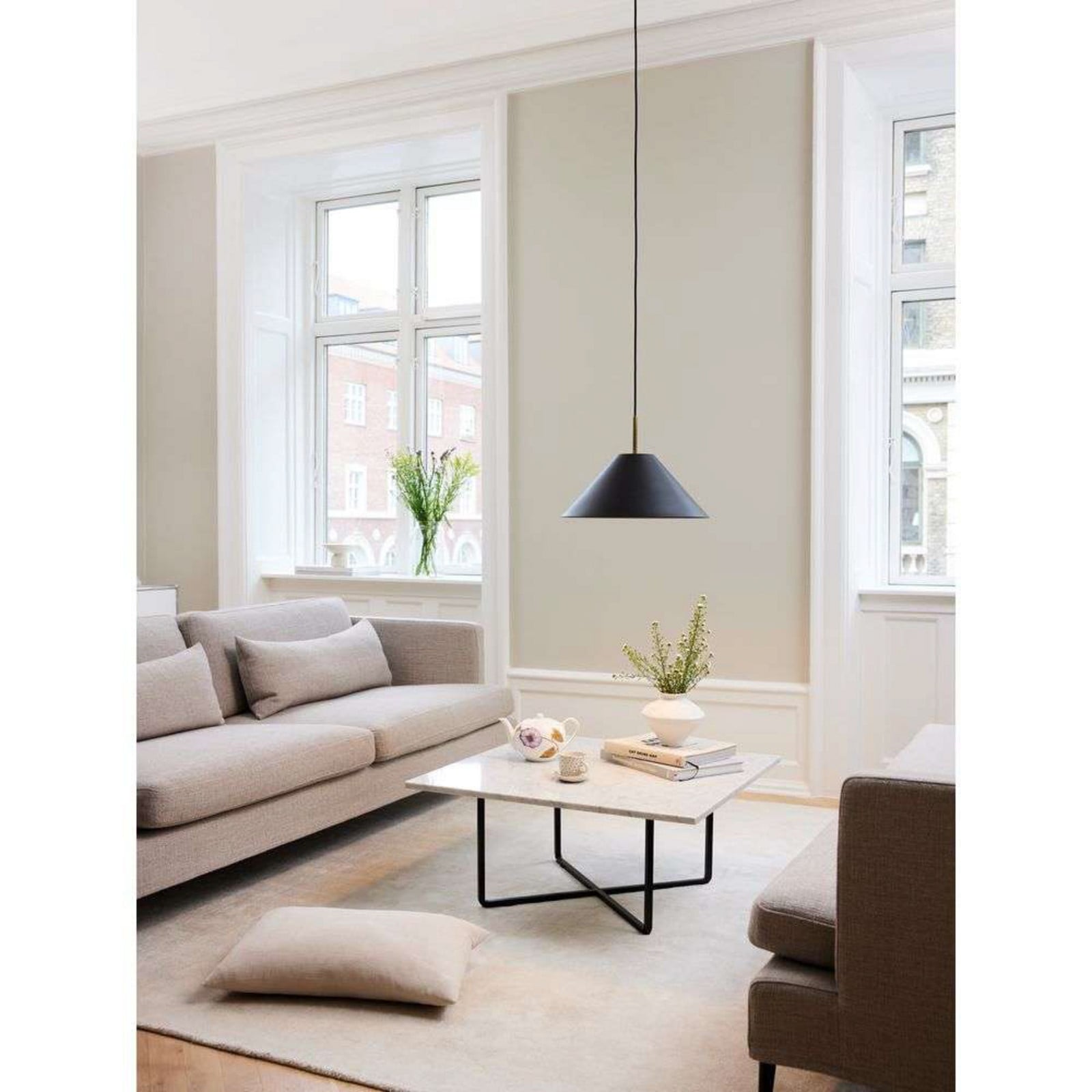 Hygge Pendelleuchte Ø24 Graphite Black Halo Design - Esszimmer - Metall