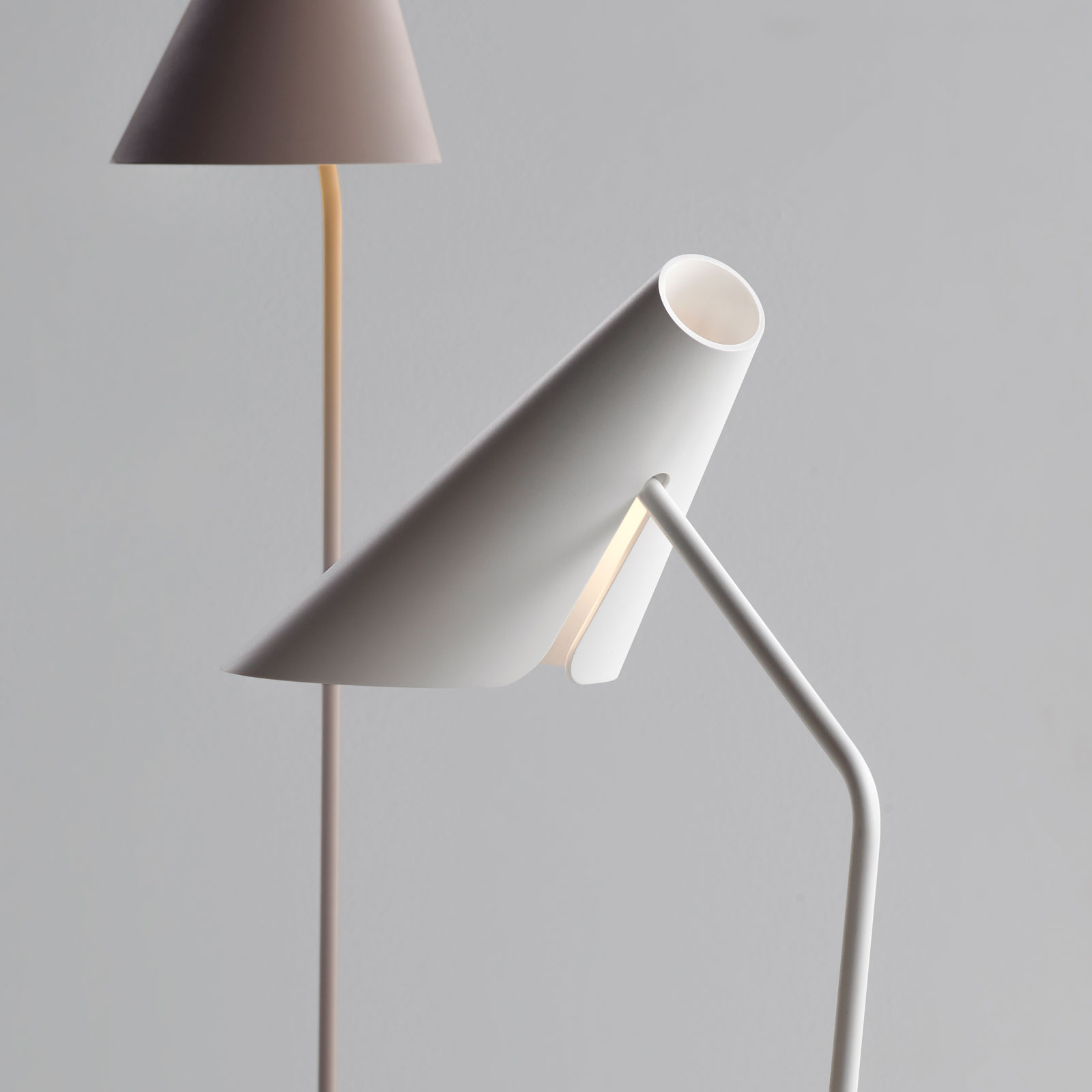 Vibia I.Cono 0712 designerska lampa stojąca, biała