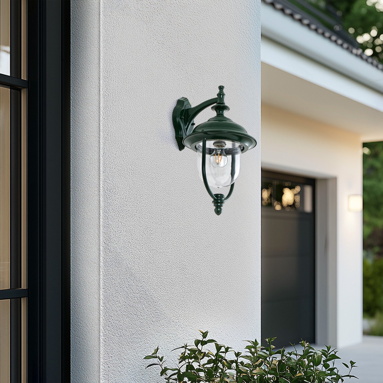 Lindby utendørs vegglampe Clint, grønn, ned, IP44