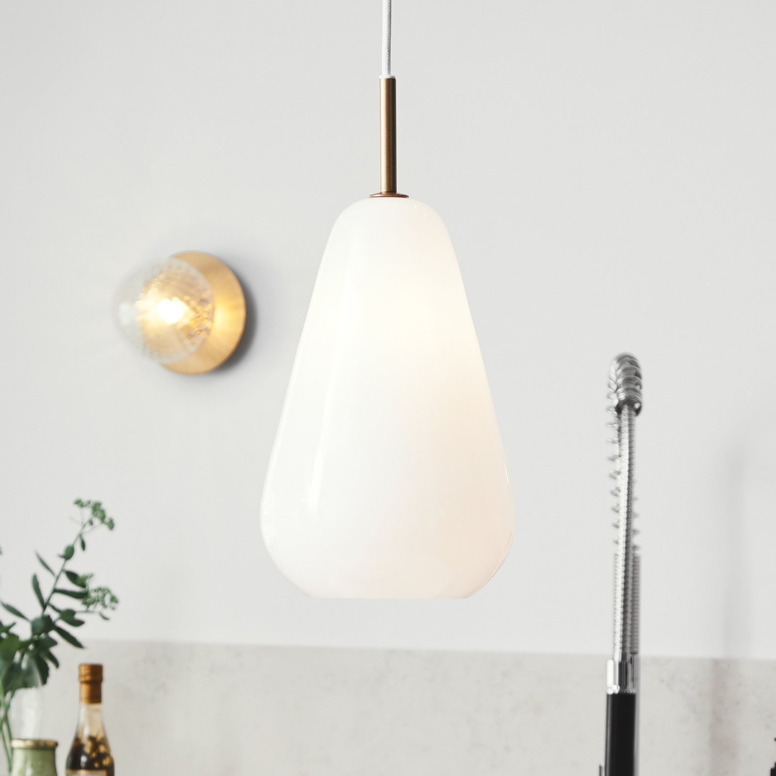 Nuura Anoli 1 pendant light, 1-bulb, made of glass