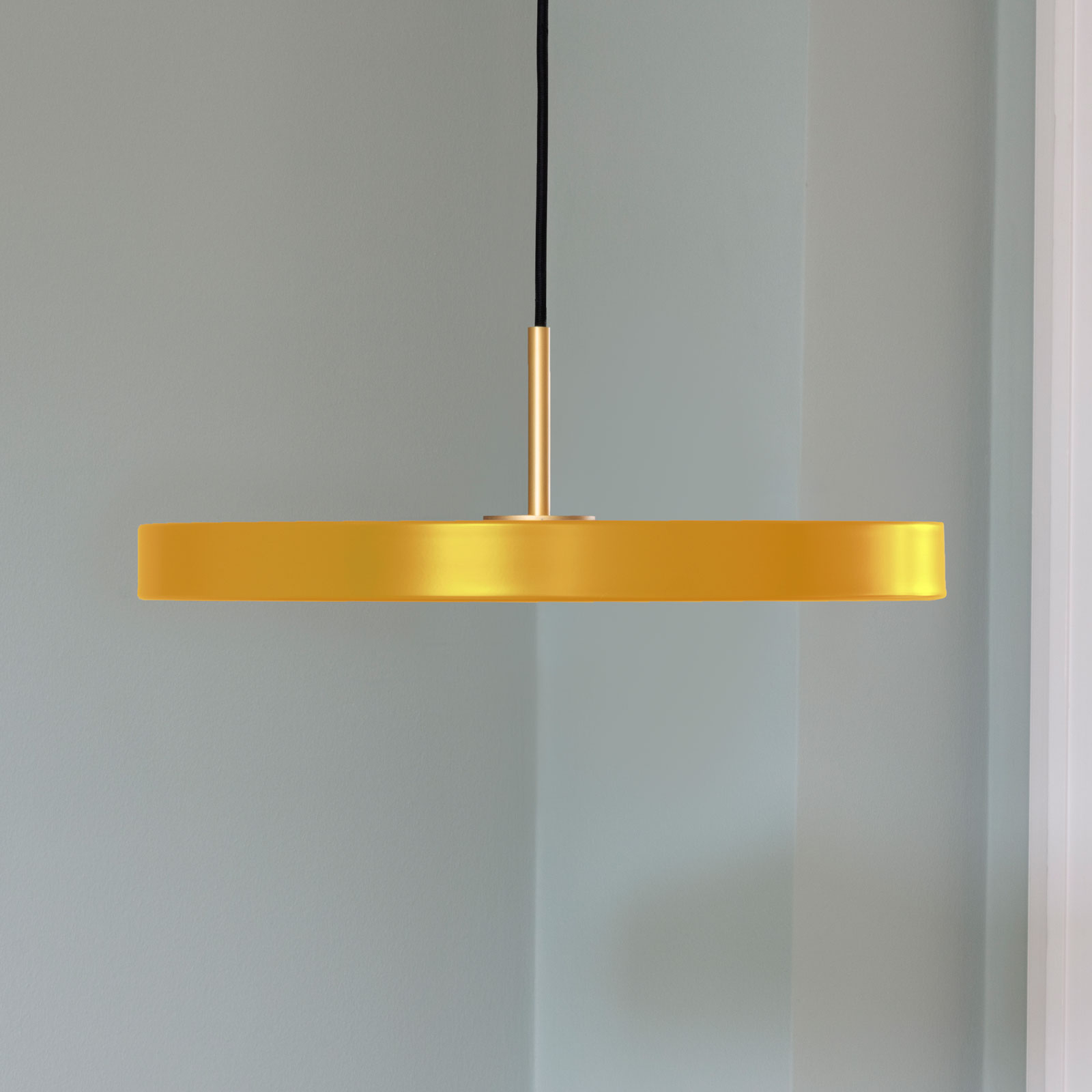 UMAGE Asteria medium LED-Hängeleuchte messing