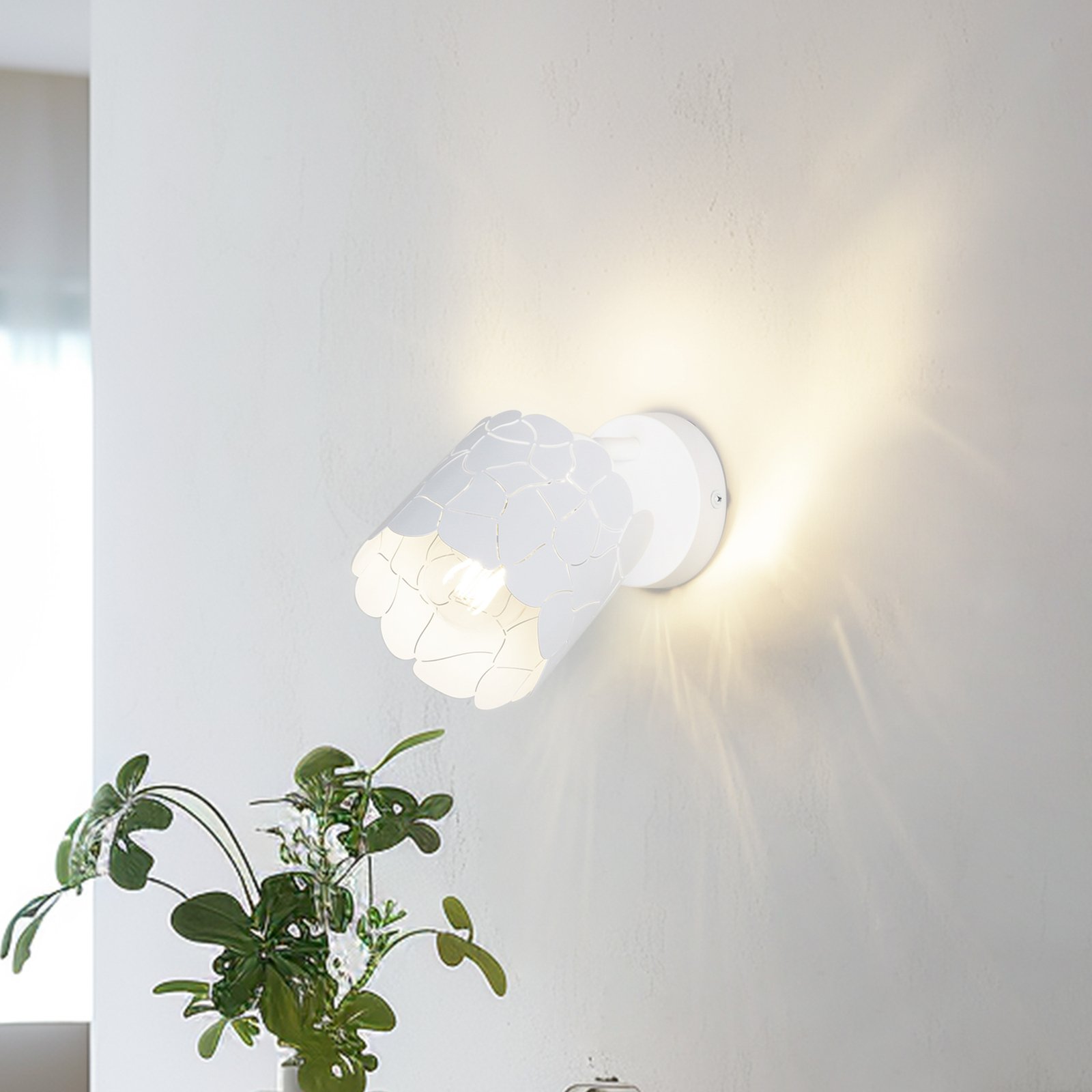 Aplique de pared Lindby Aralena, blanco, 1 luz, metal