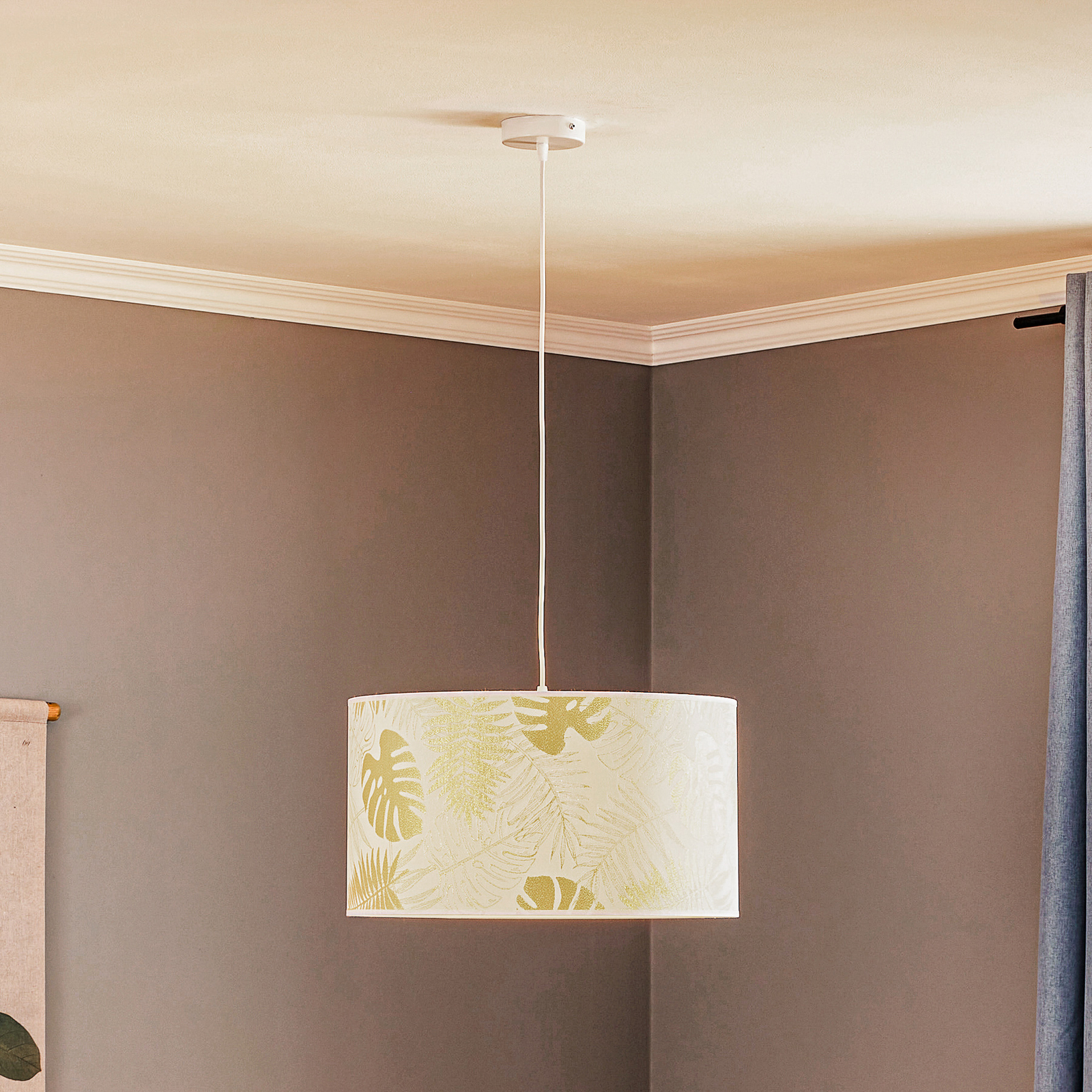 Lampa sufitowa Areca z wzorem liści, złota