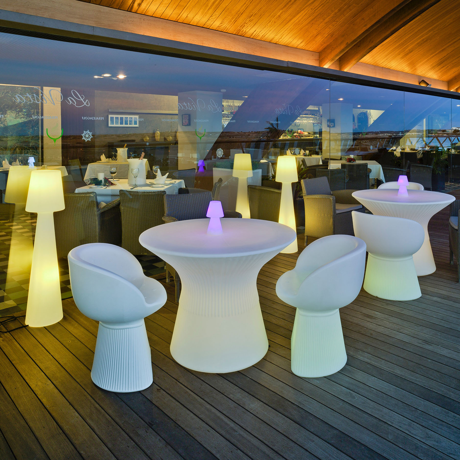 Newgarden Capri LED-pöytä, korkeus 73 cm