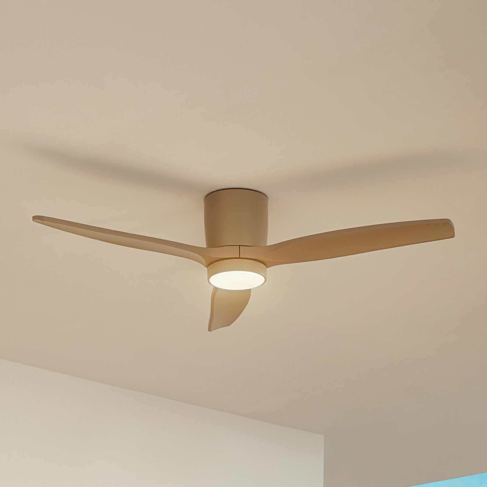 Lucande Ventilador de techo LED Sorin, beige, CC, silencioso