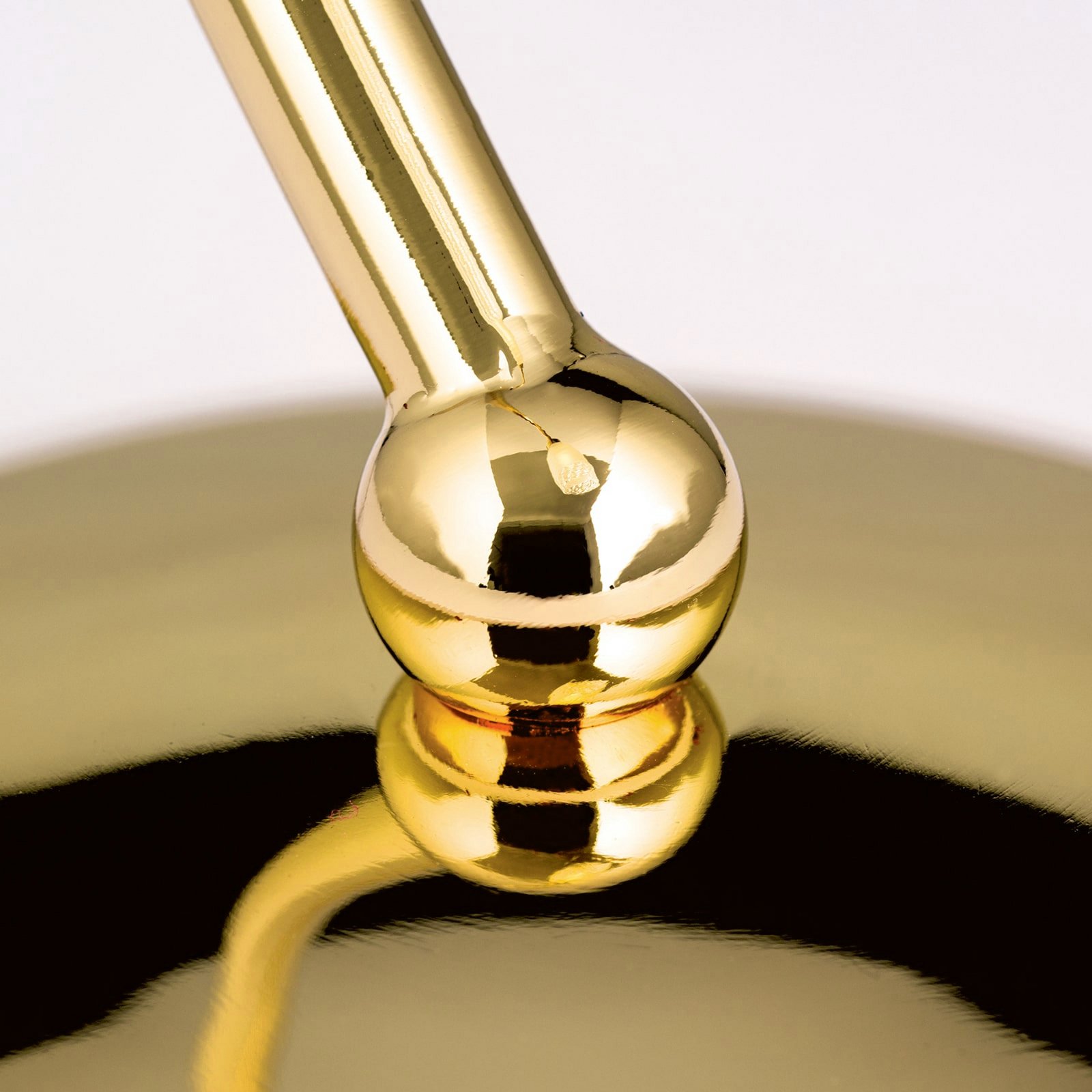 Lámpara de mesa CARLA, color latón, altura 32 cm, metal/vidrio Lámpara de mesa CARLA, color latón, altura 32 cm, metal/vidrio