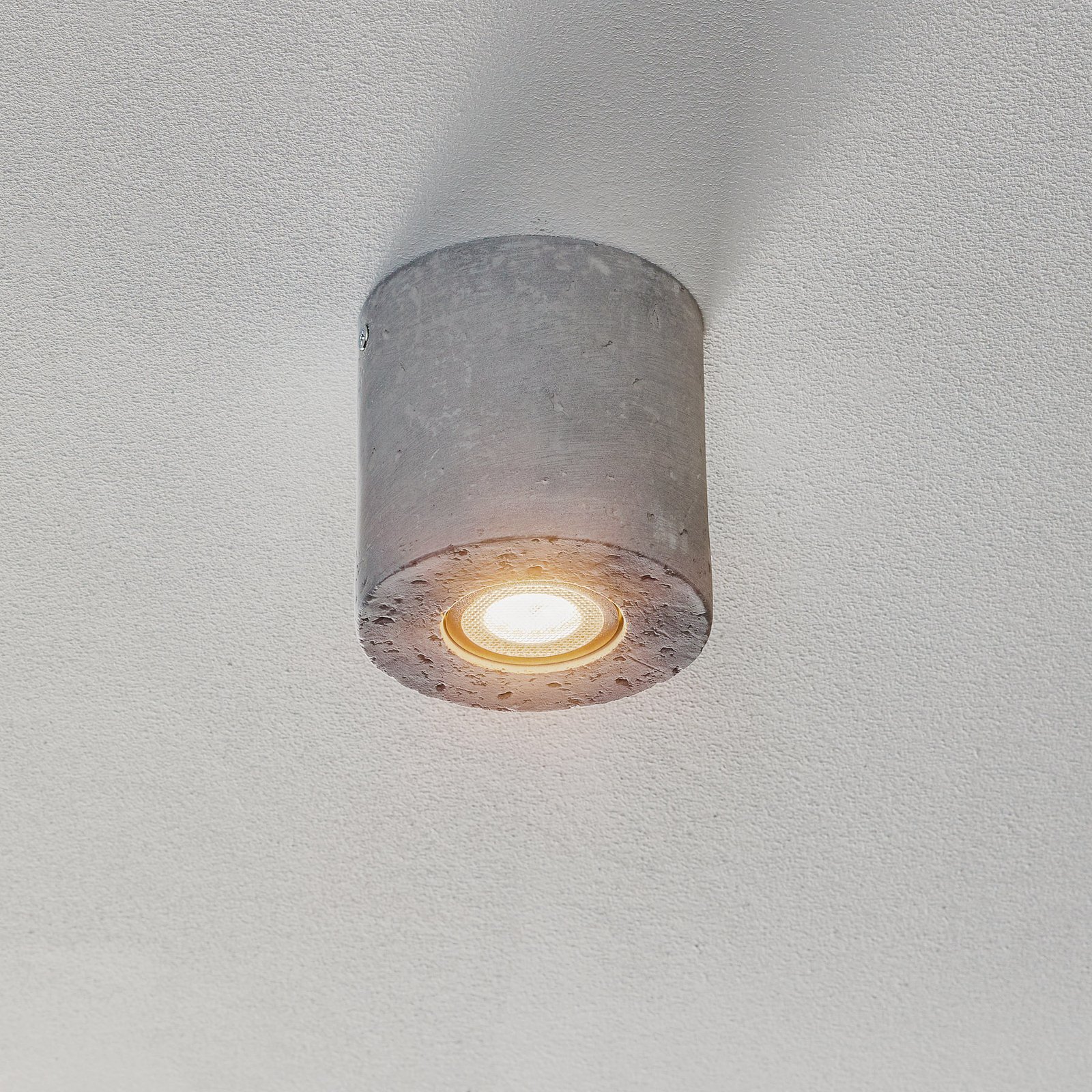 Taklampe Ara som sylinder av betong