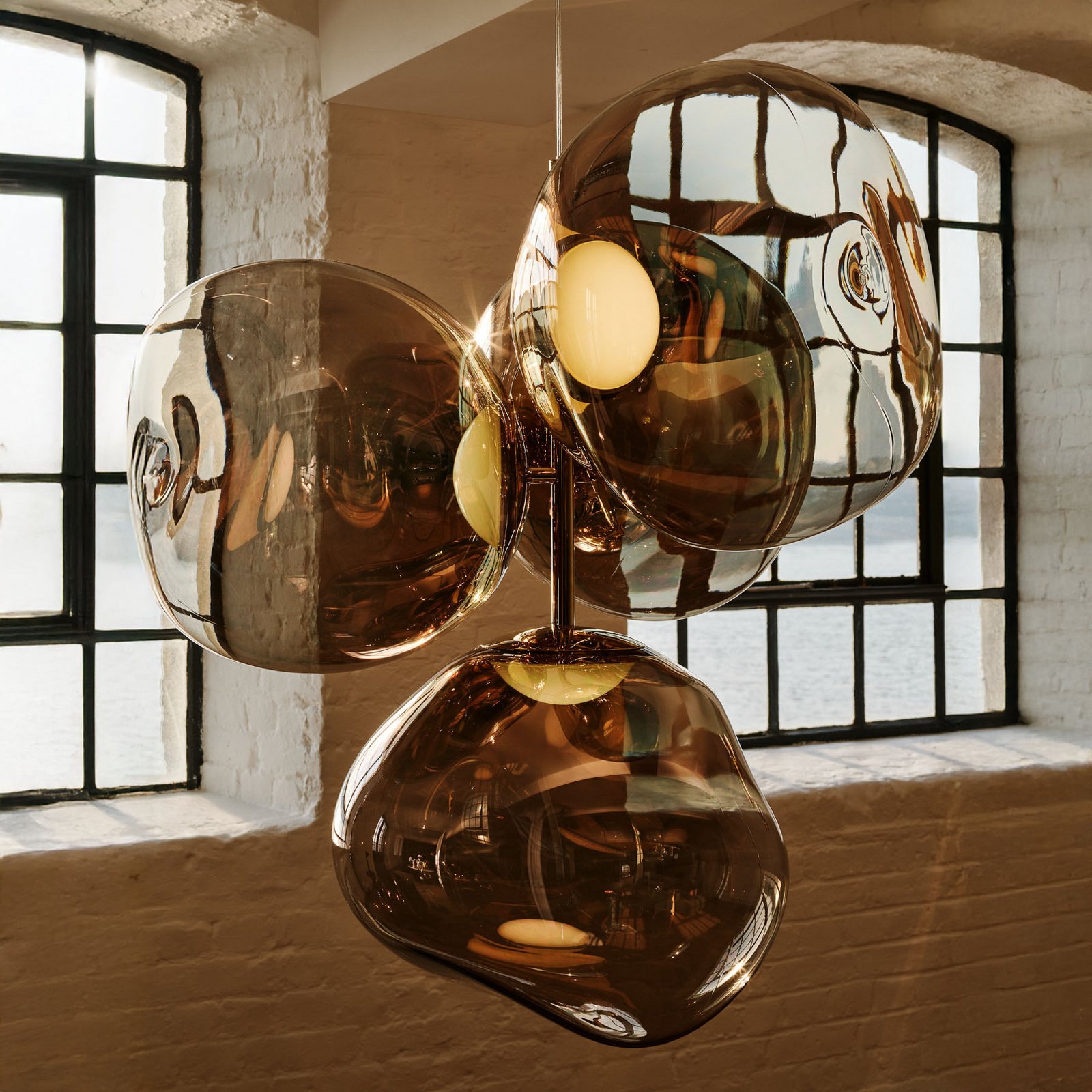 Tom Dixon LED luster Melt Chandelier, bronzová farba Tom Dixon LED luster Melt Chandelier, bronzová farba