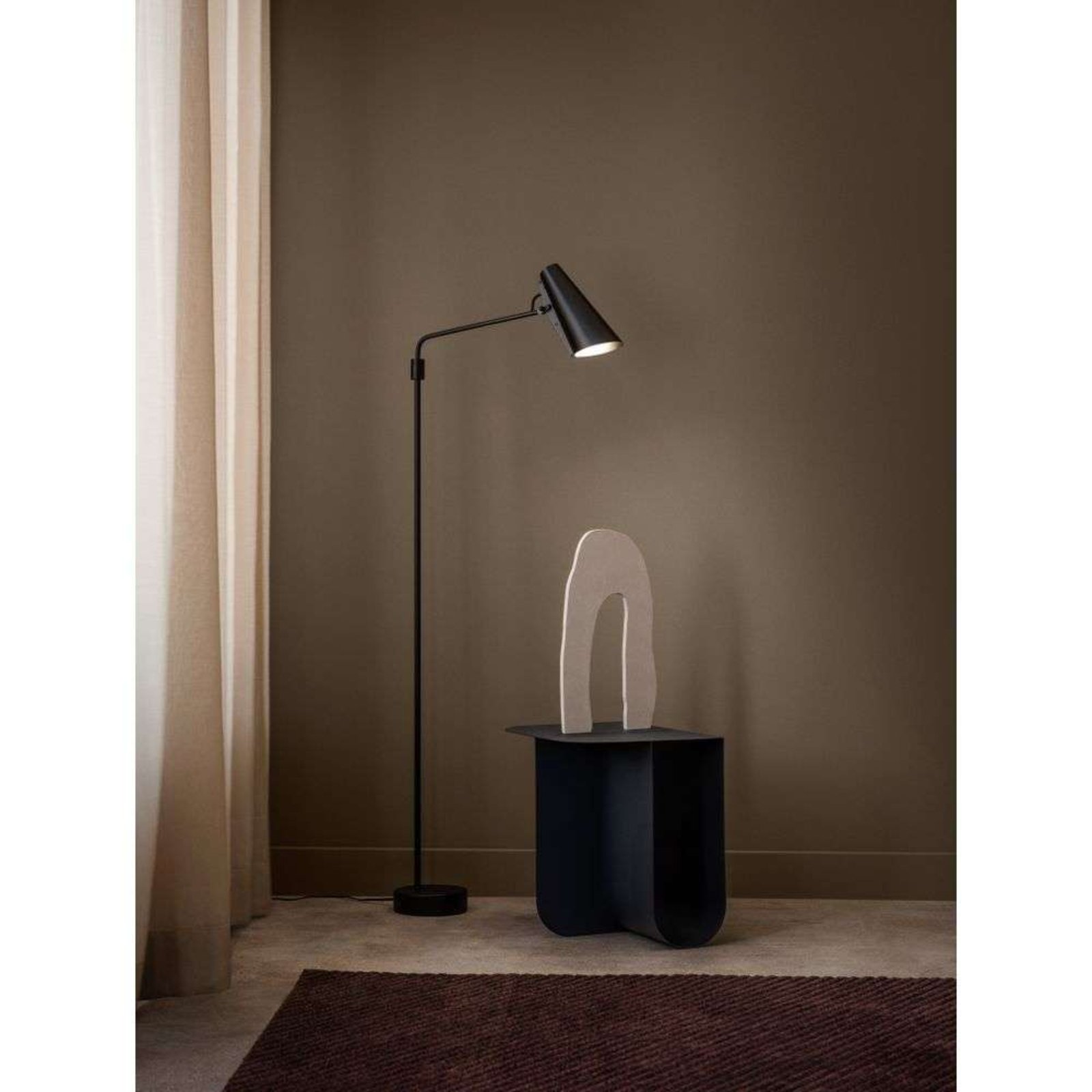 Birdy Stojaca Lampa Swing Black/Brass - Northern