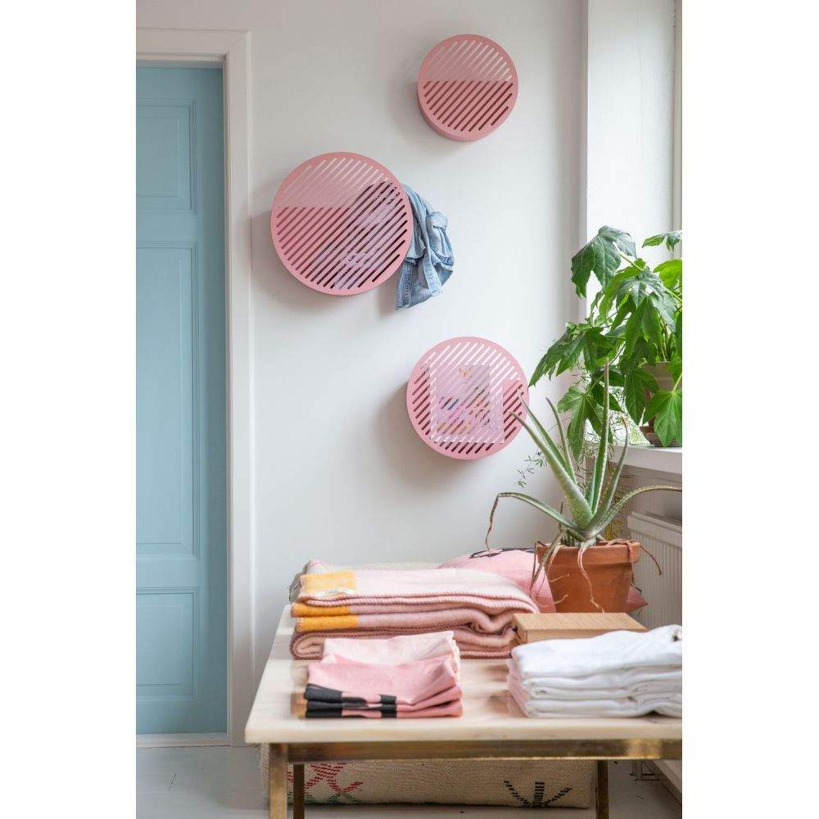 Diagonal Wall Basket Small Bubblegum Roza - Swedish Ninja