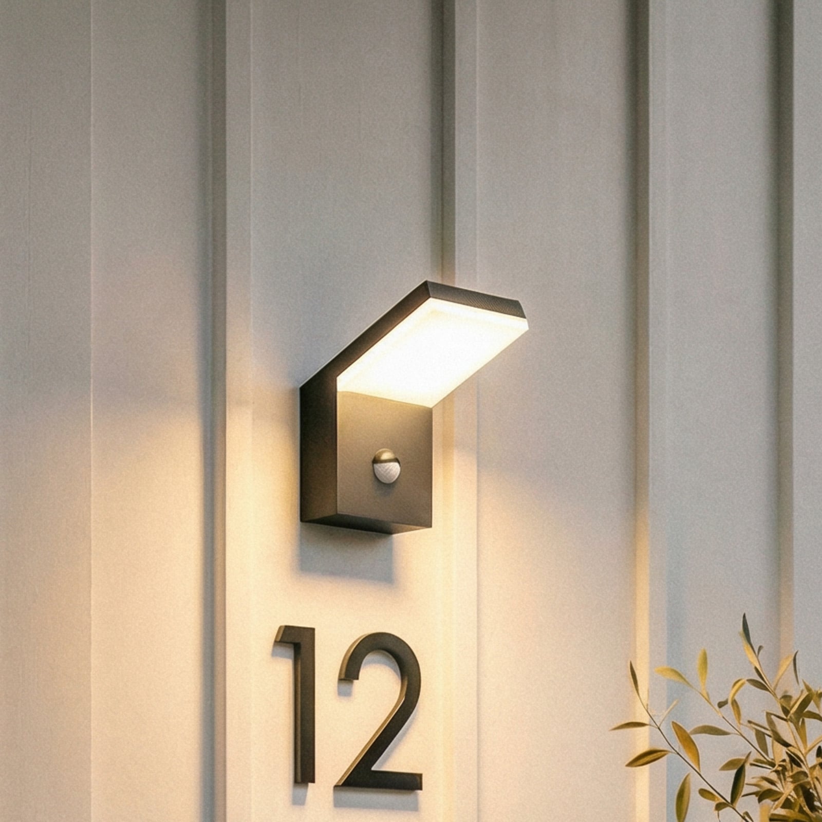 Yolena LED-utomhusv&auml;gglampa, sensor, antracit, aluminium Arcchio - Balkong - Modern - Metall - Med en ljusk&auml;lla