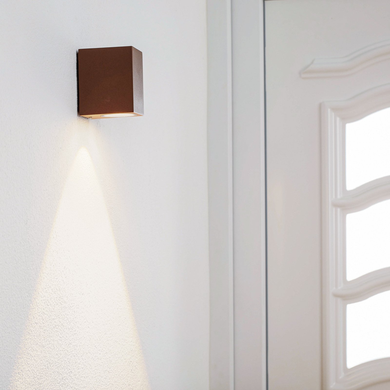 Rostbraune LED-Außenwandleuchte Tavi, Höhe 9,5 cm