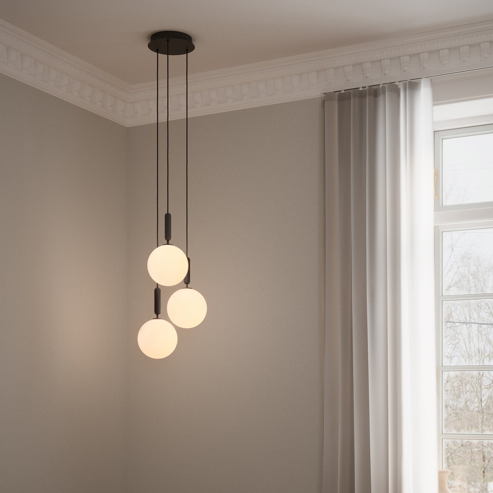 Nuura lestenec Miira 3, siva/opalen, Ø 37 cm, 3-svetilna.