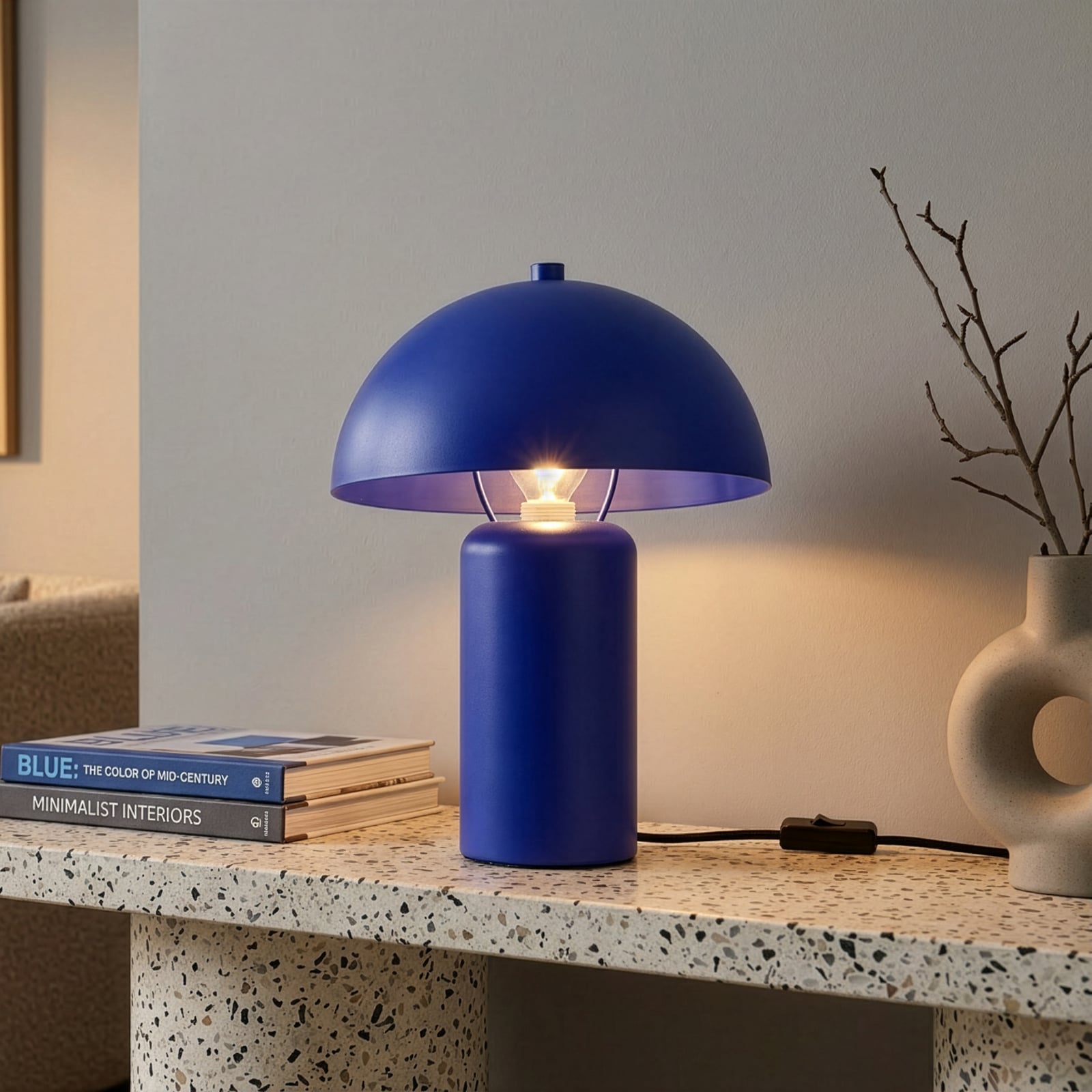 Bordlampe Enya, blå, metall, høyde 25,5 cm, E14 Bordlampe Enya, blå, metall, høyde 25,5 cm, E14