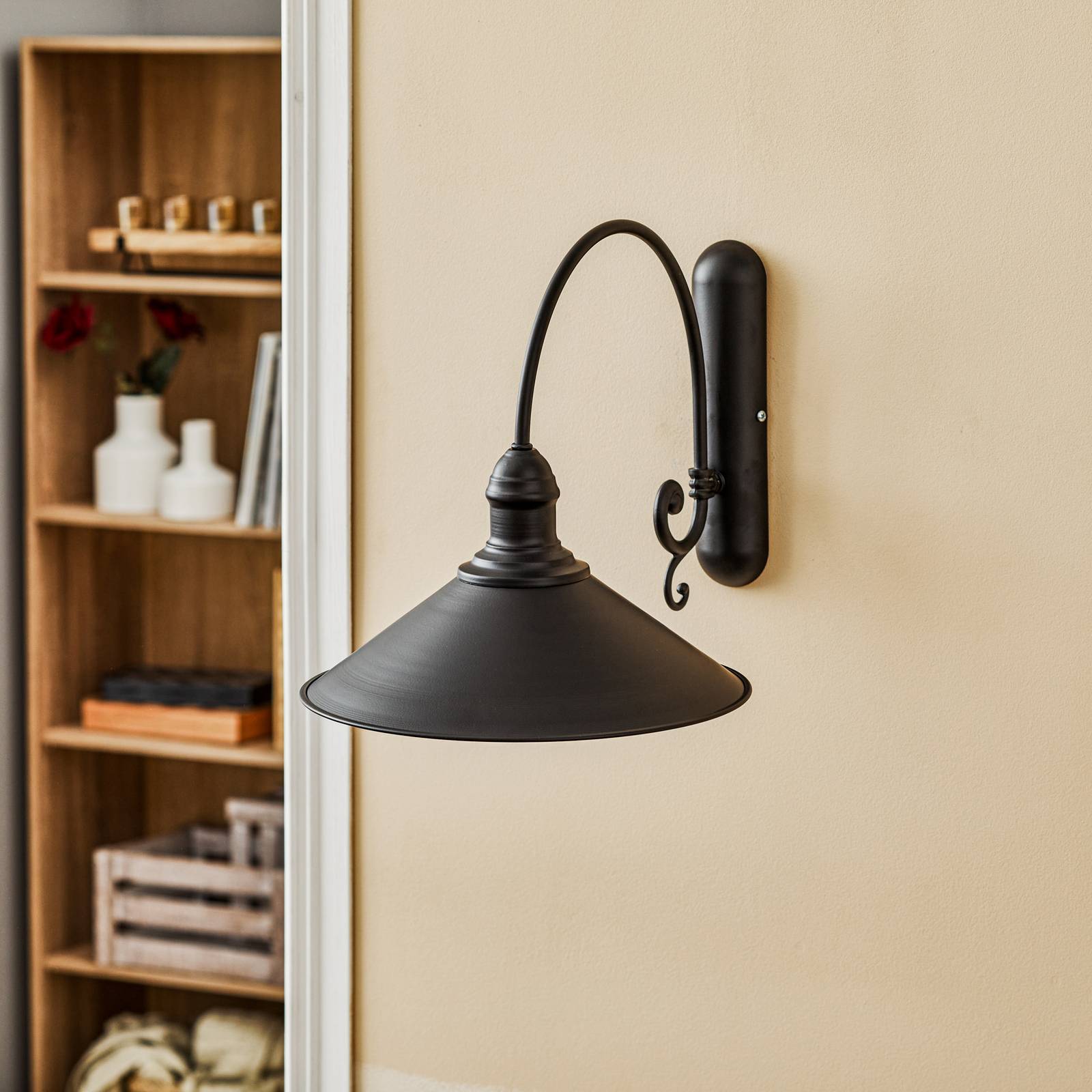 Lampa ścienna Elmo, czarna lakierowana